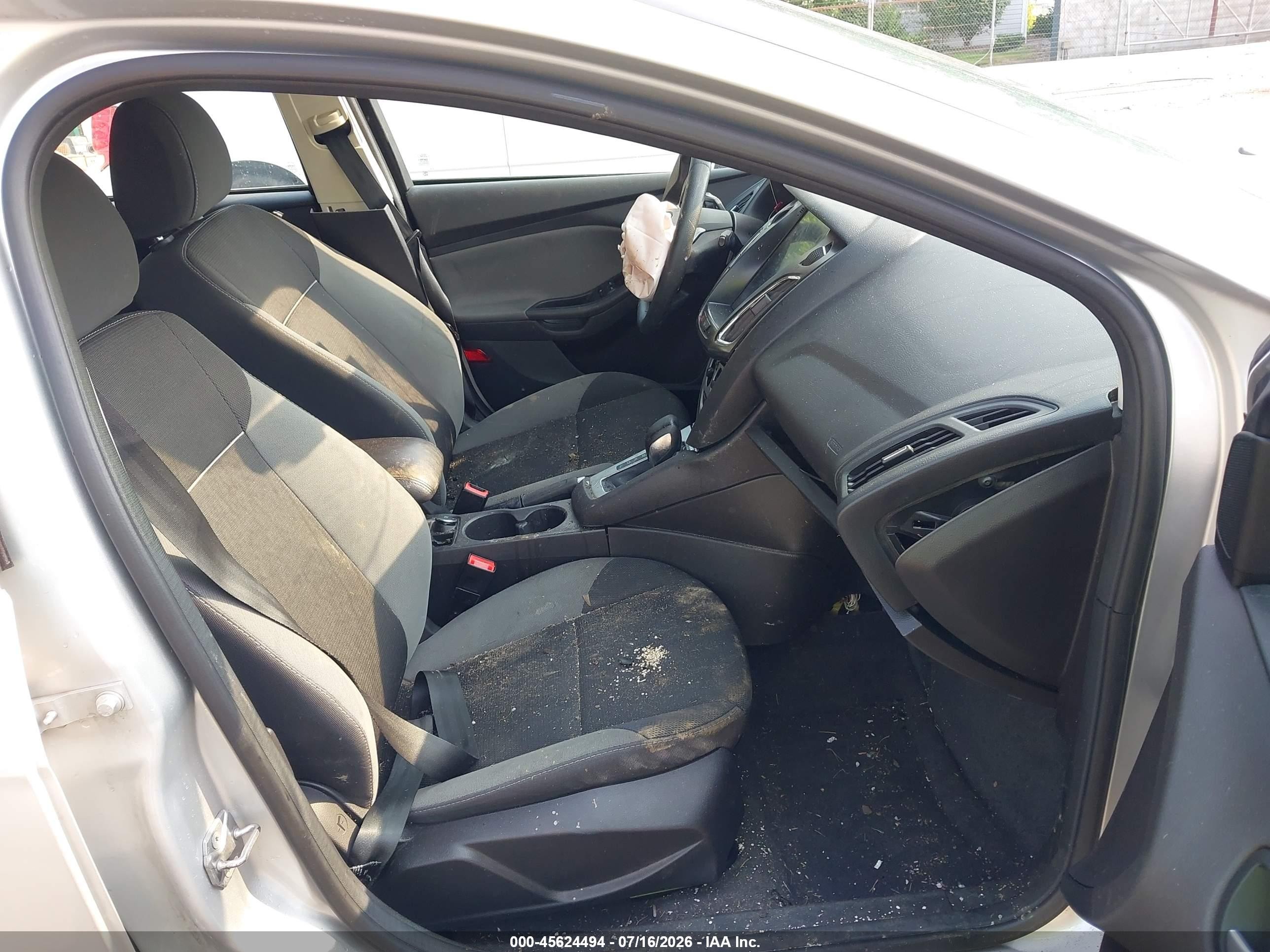 2014 Ford Focus Se Silver vin: 1FADP3K21EL277541