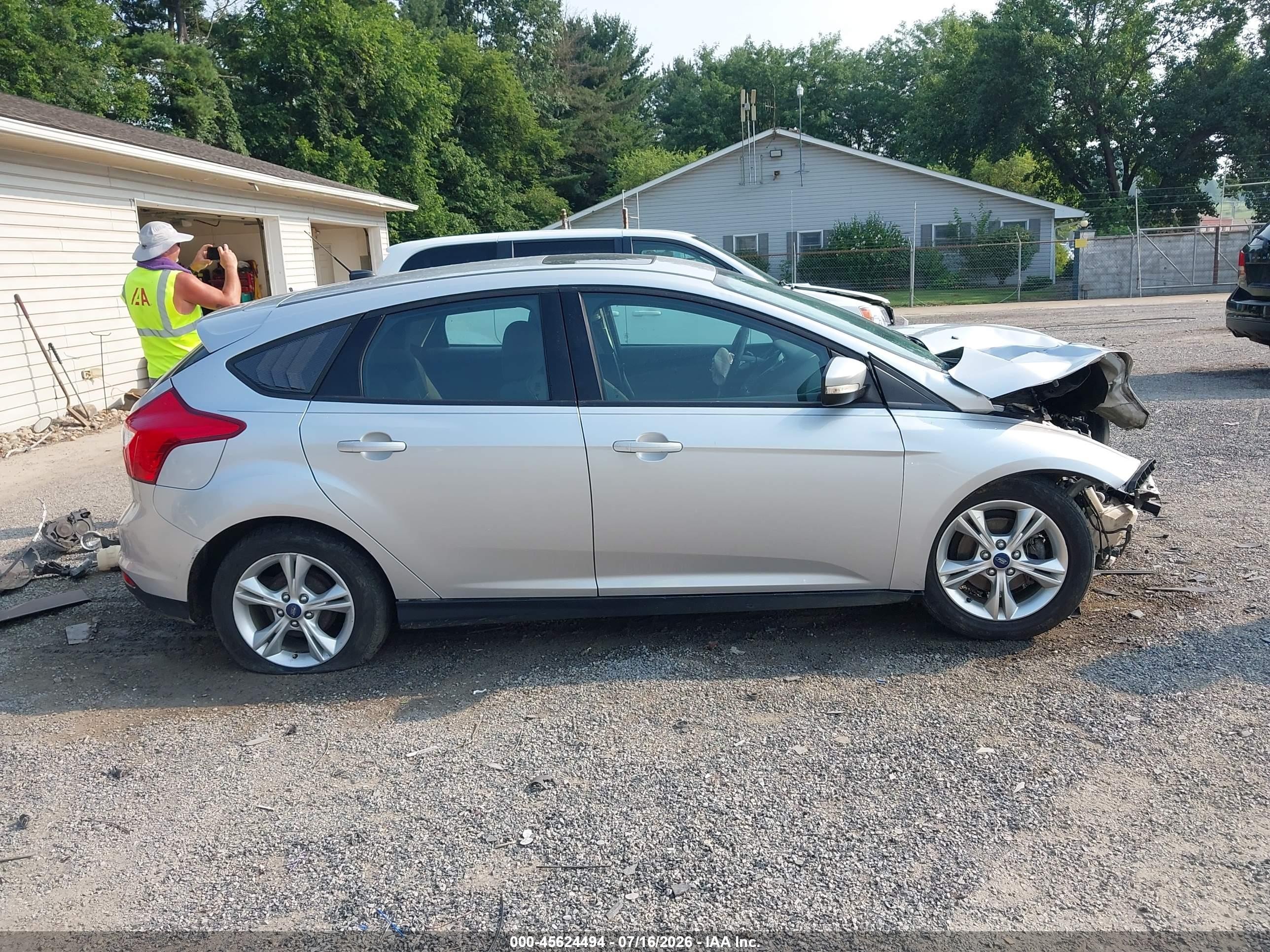 2014 Ford Focus Se Silver vin: 1FADP3K21EL277541