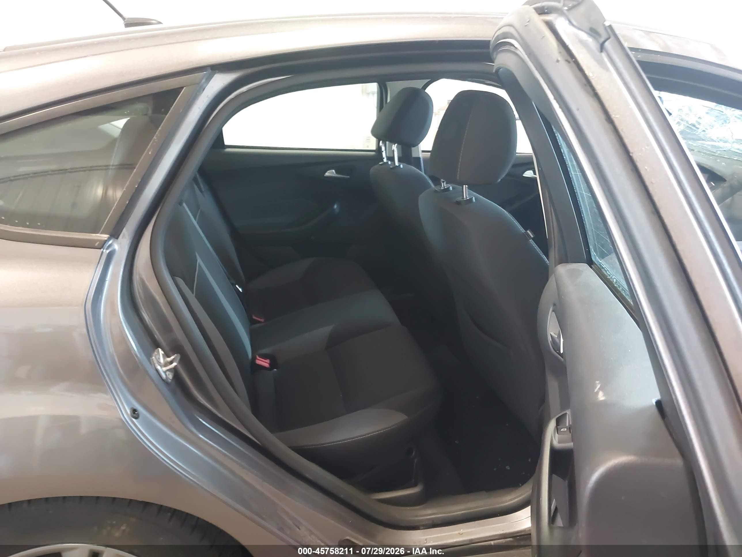 2014 Ford Focus Se Gray vin: 1FADP3K21EL282349