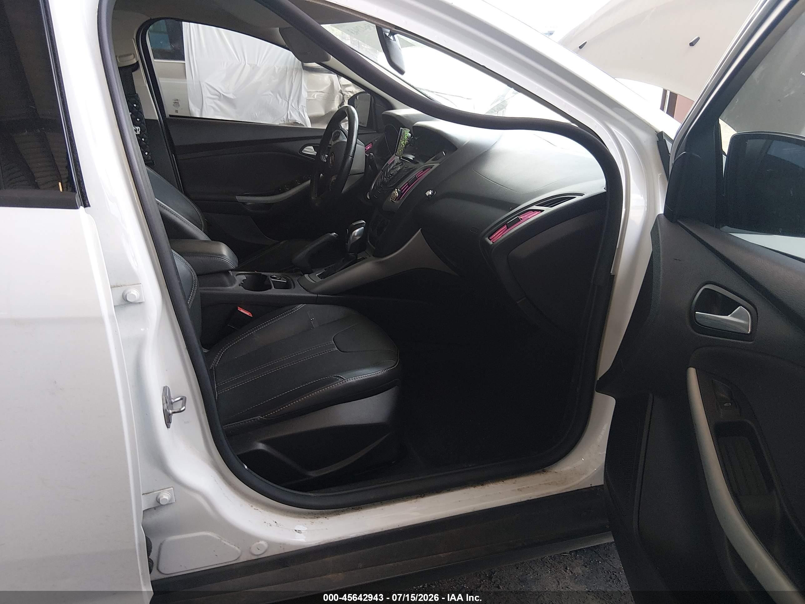 2014 Ford Focus Se White vin: 1FADP3K21EL302485