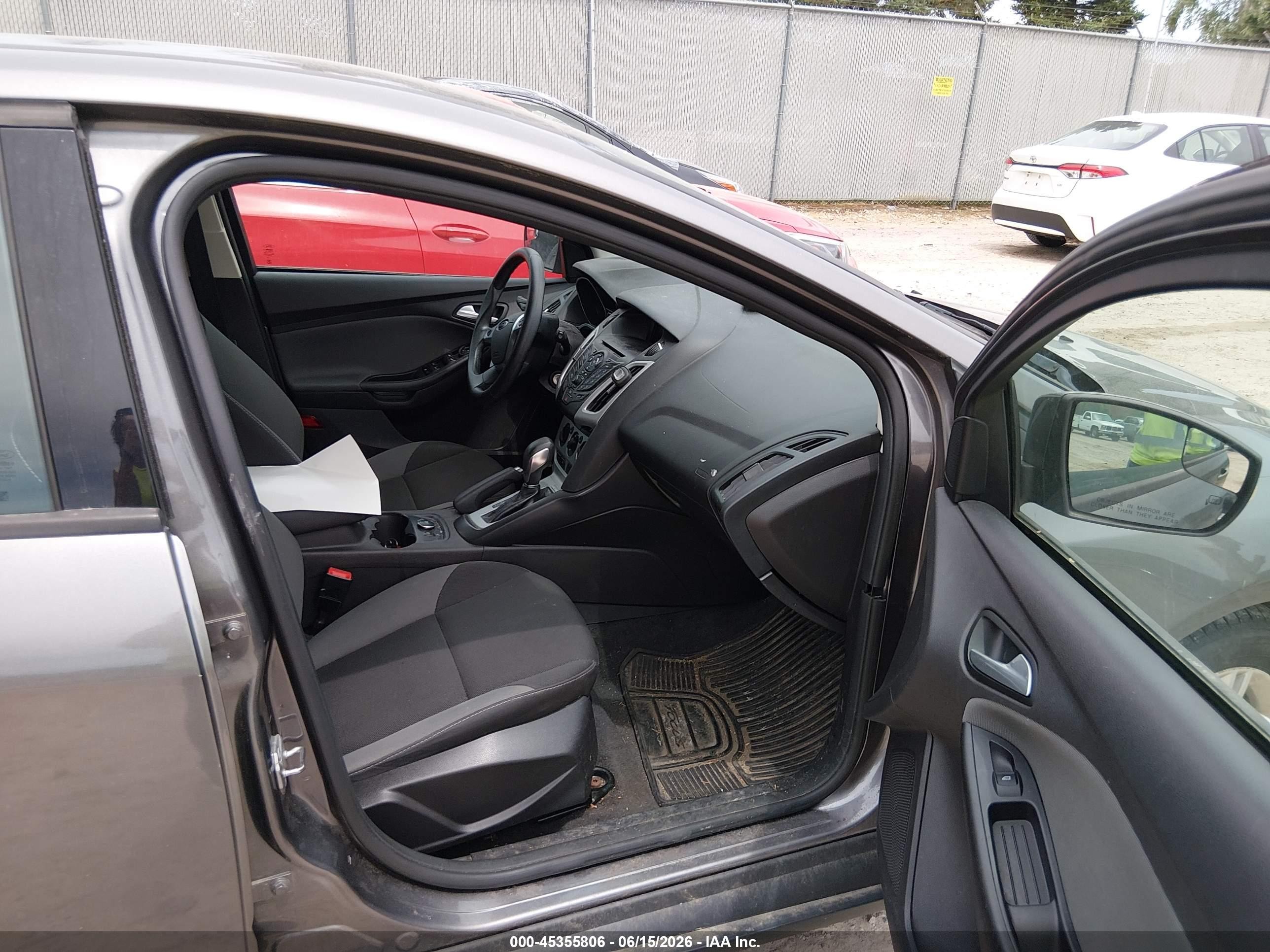2014 Ford Focus Se Gray vin: 1FADP3K21EL304947