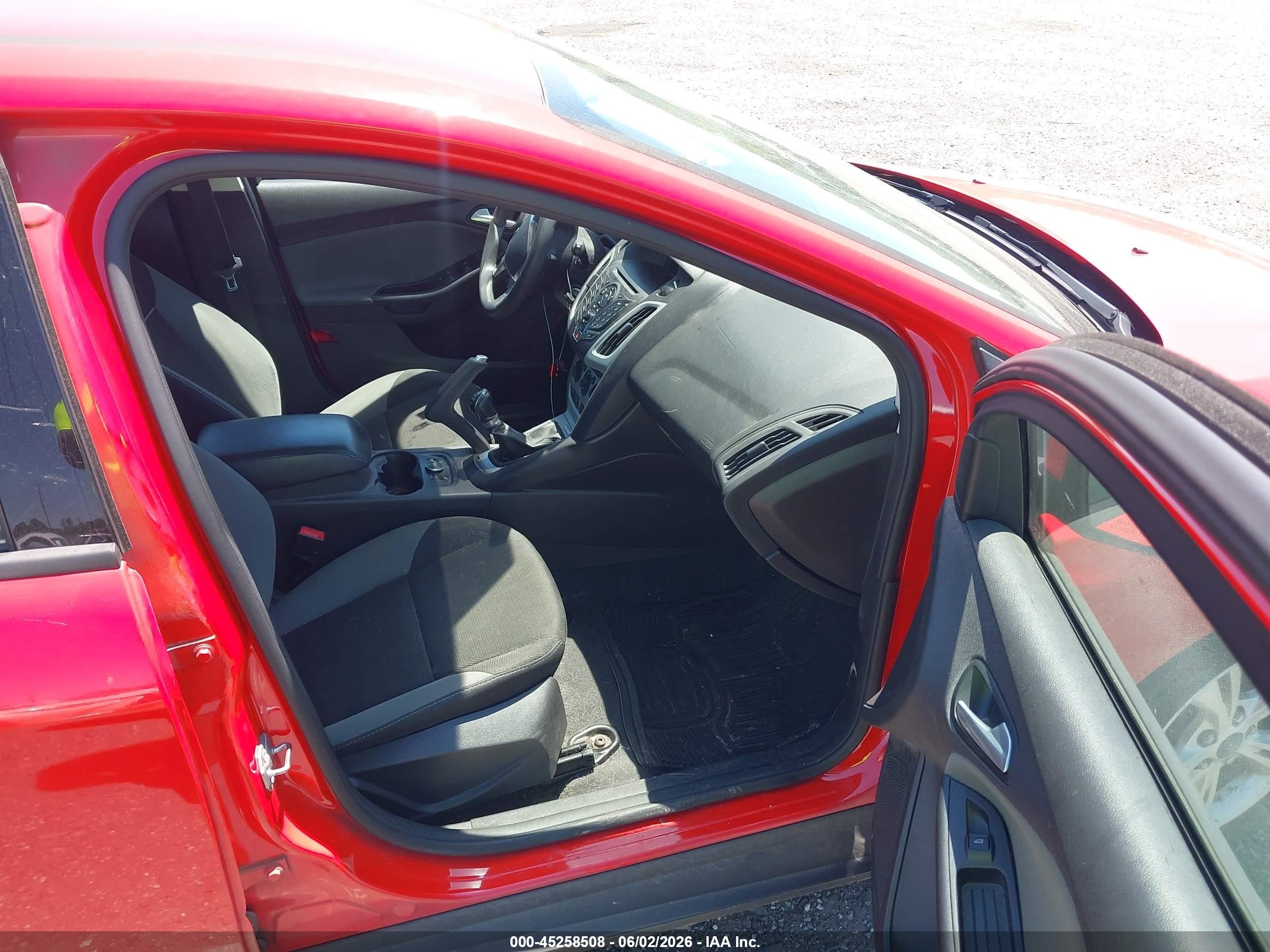 2014 Ford Focus Se Red vin: 1FADP3K21EL315835