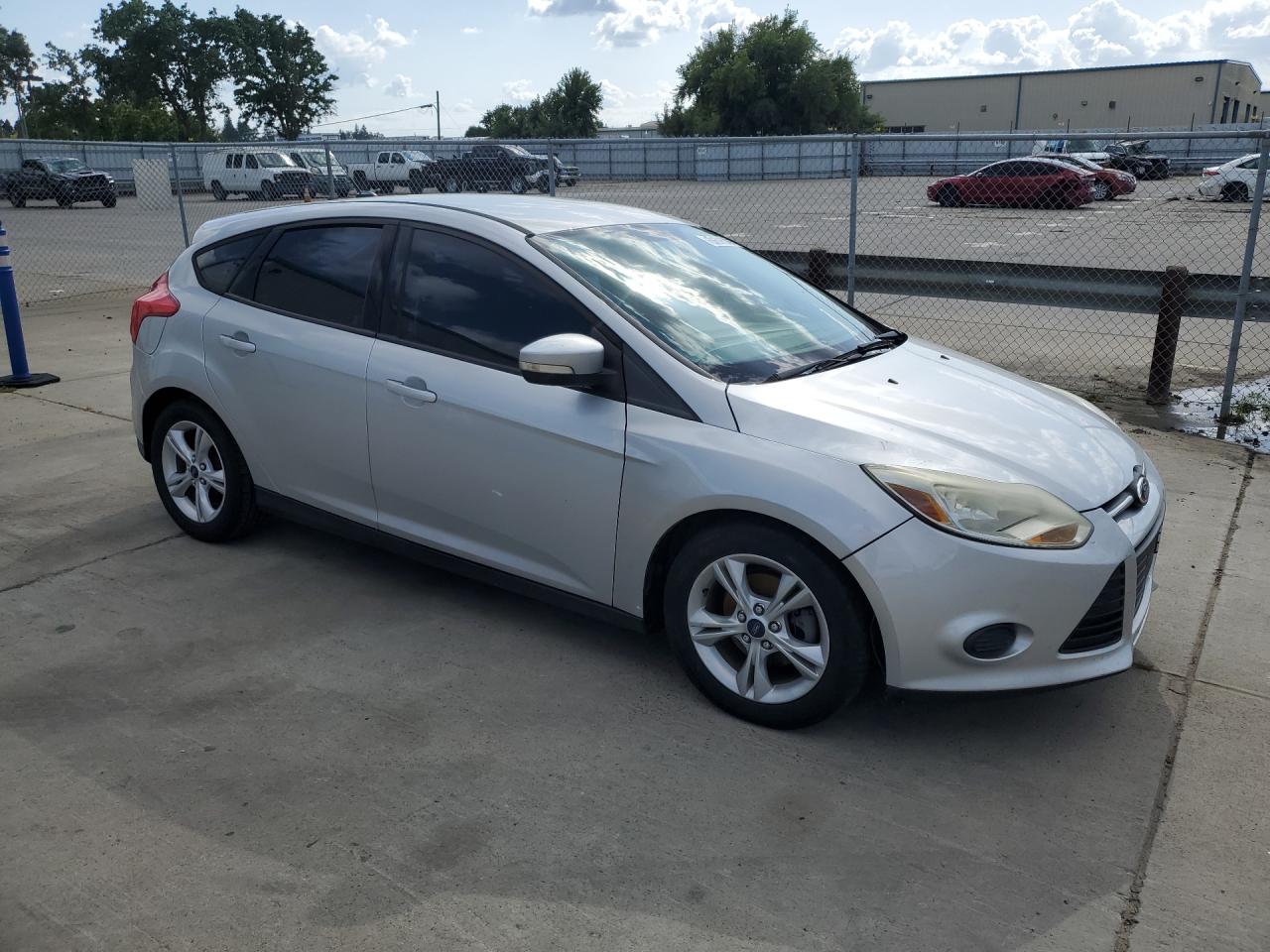 2014 Ford Focus Se Silver vin: 1FADP3K21EL322915 Damage: Right Front Door, Dent(S) W/ Paint Dmg, 3 To 4 Inches