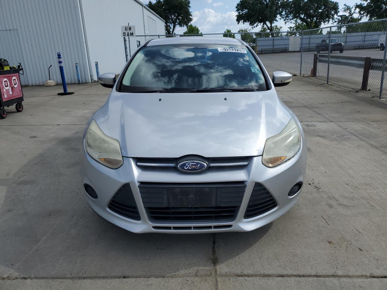 2014 Ford Focus Se Silver vin: 1FADP3K21EL322915 Damage: Hood, Dent(S) W/ Paint Dmg, 2 To 3 Inches