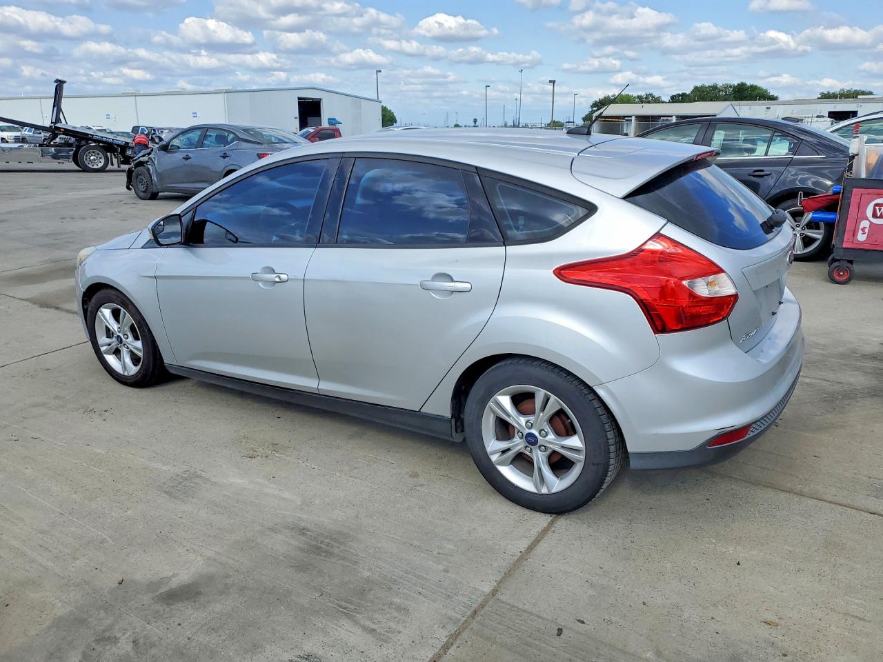 2014 Ford Focus Se Silver vin: 1FADP3K21EL322915