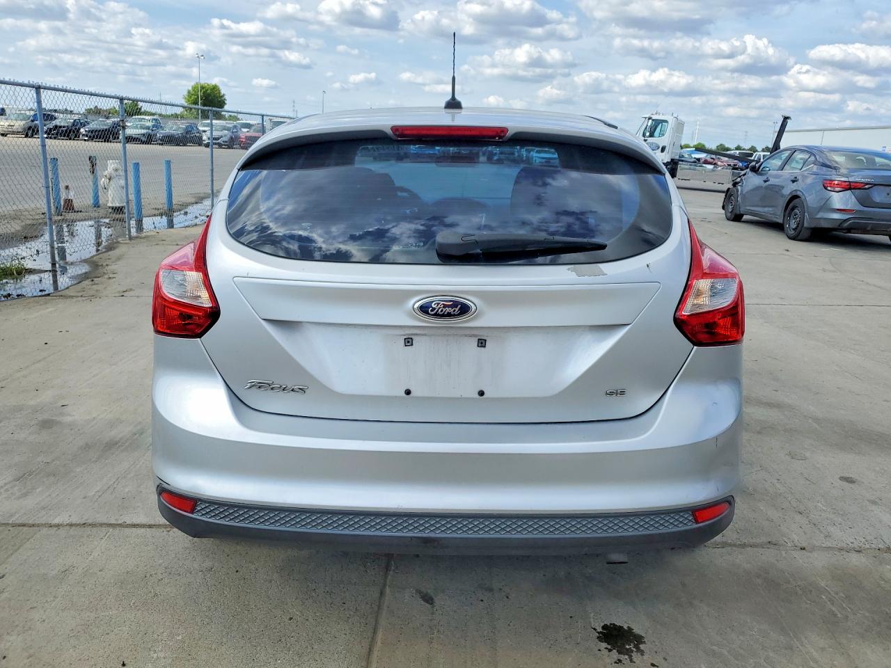 2014 Ford Focus Se Silver vin: 1FADP3K21EL322915