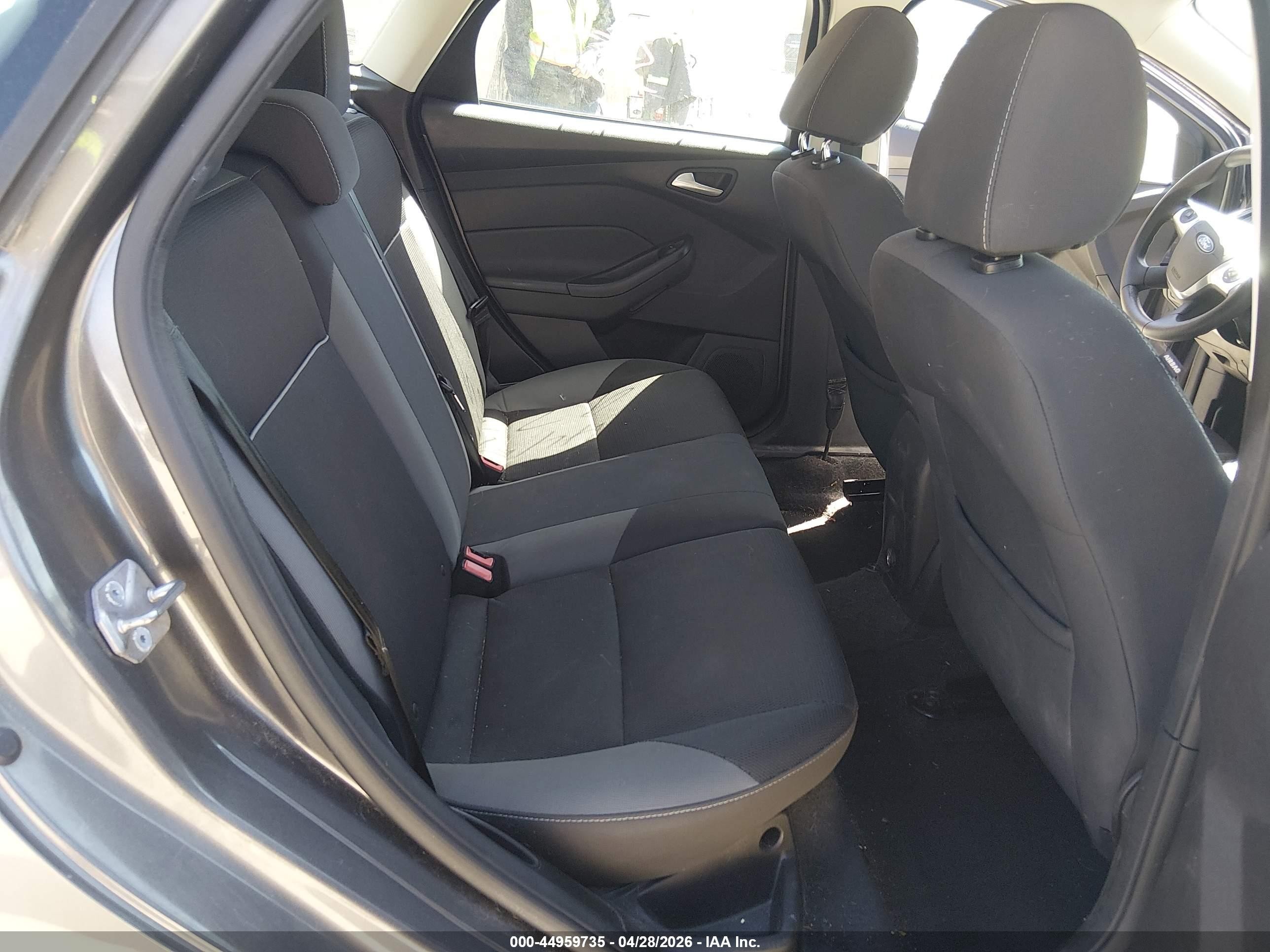 2014 Ford Focus Se Gray vin: 1FADP3K21EL336216