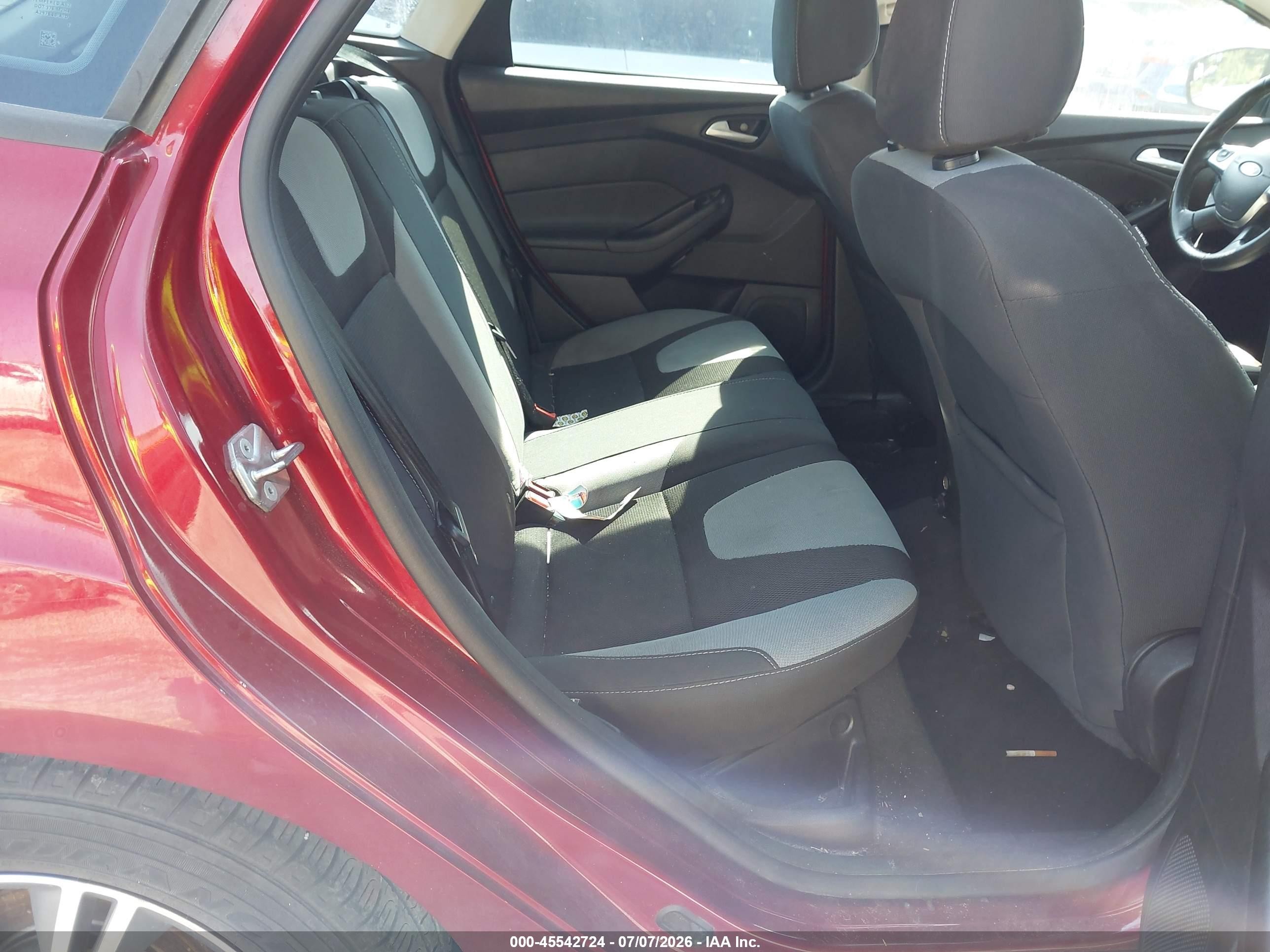 2014 Ford Focus Se Red vin: 1FADP3K21EL368261