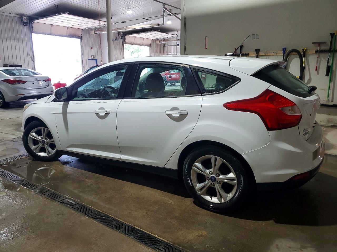 2014 Ford Focus Se White vin: 1FADP3K21EL377896