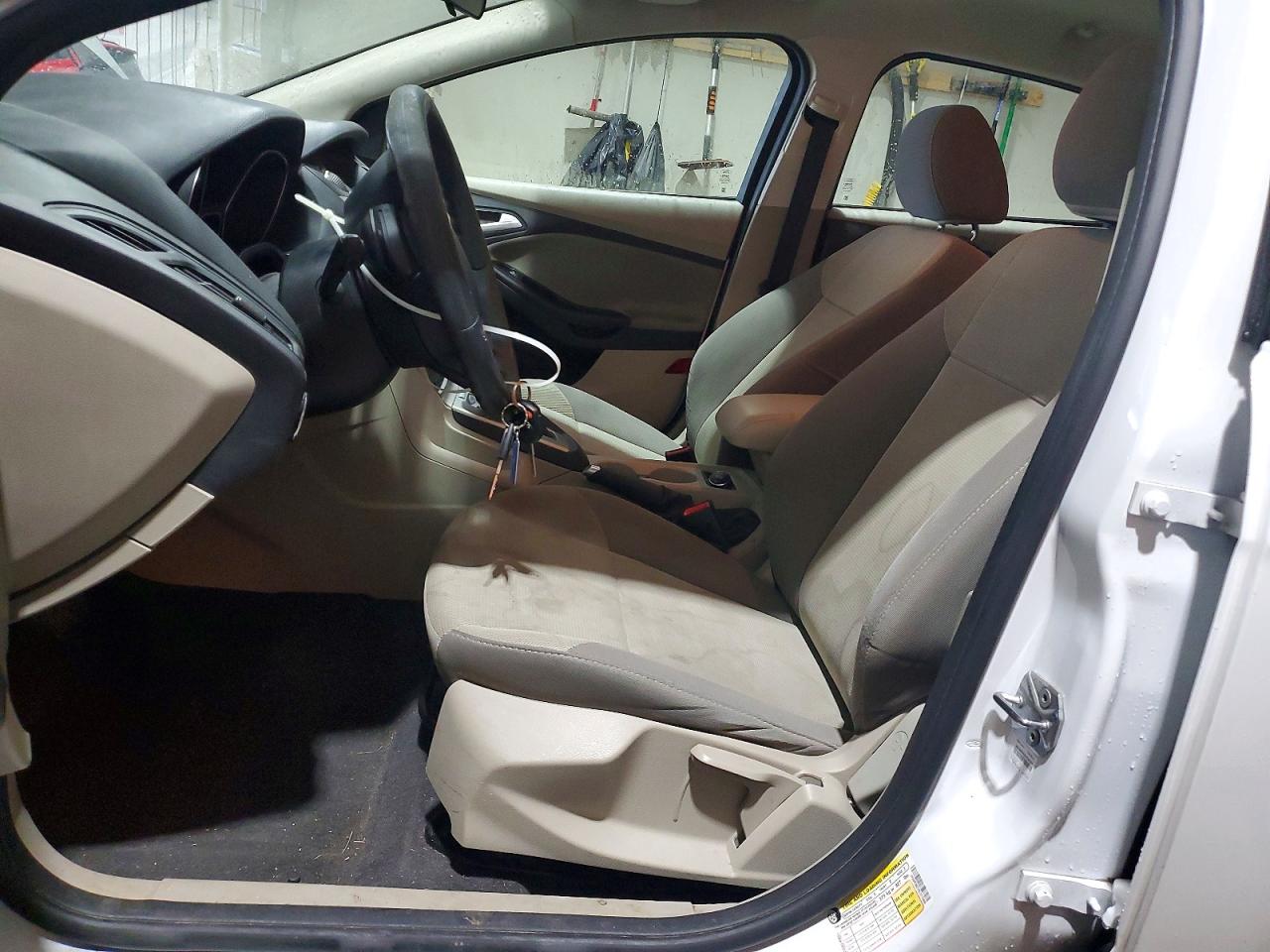 2014 Ford Focus Se White vin: 1FADP3K21EL377896