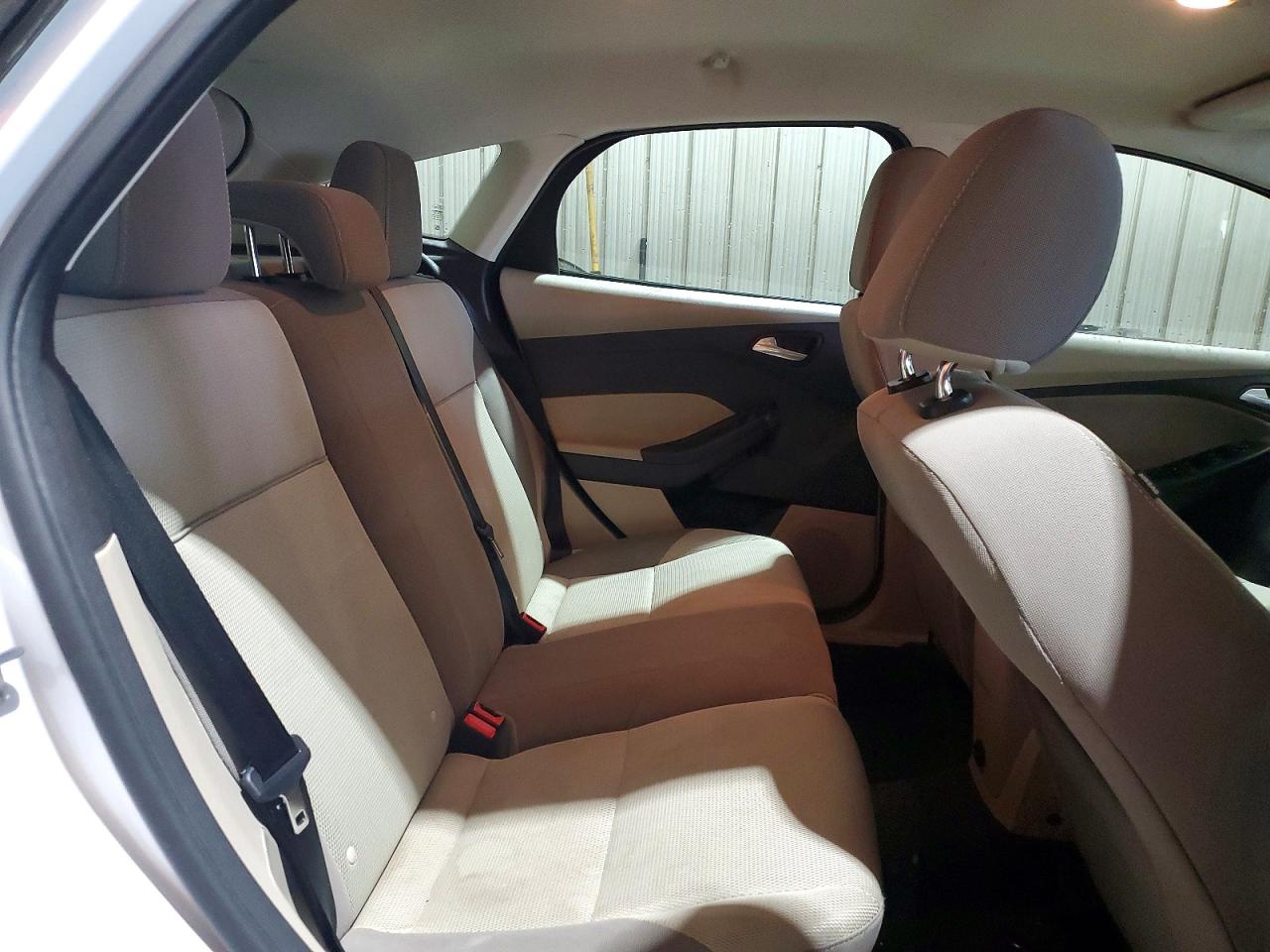 2014 Ford Focus Se White vin: 1FADP3K21EL377896