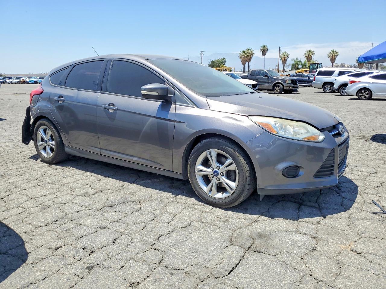2014 Ford Focus Se Серый vin: 1FADP3K21EL391197