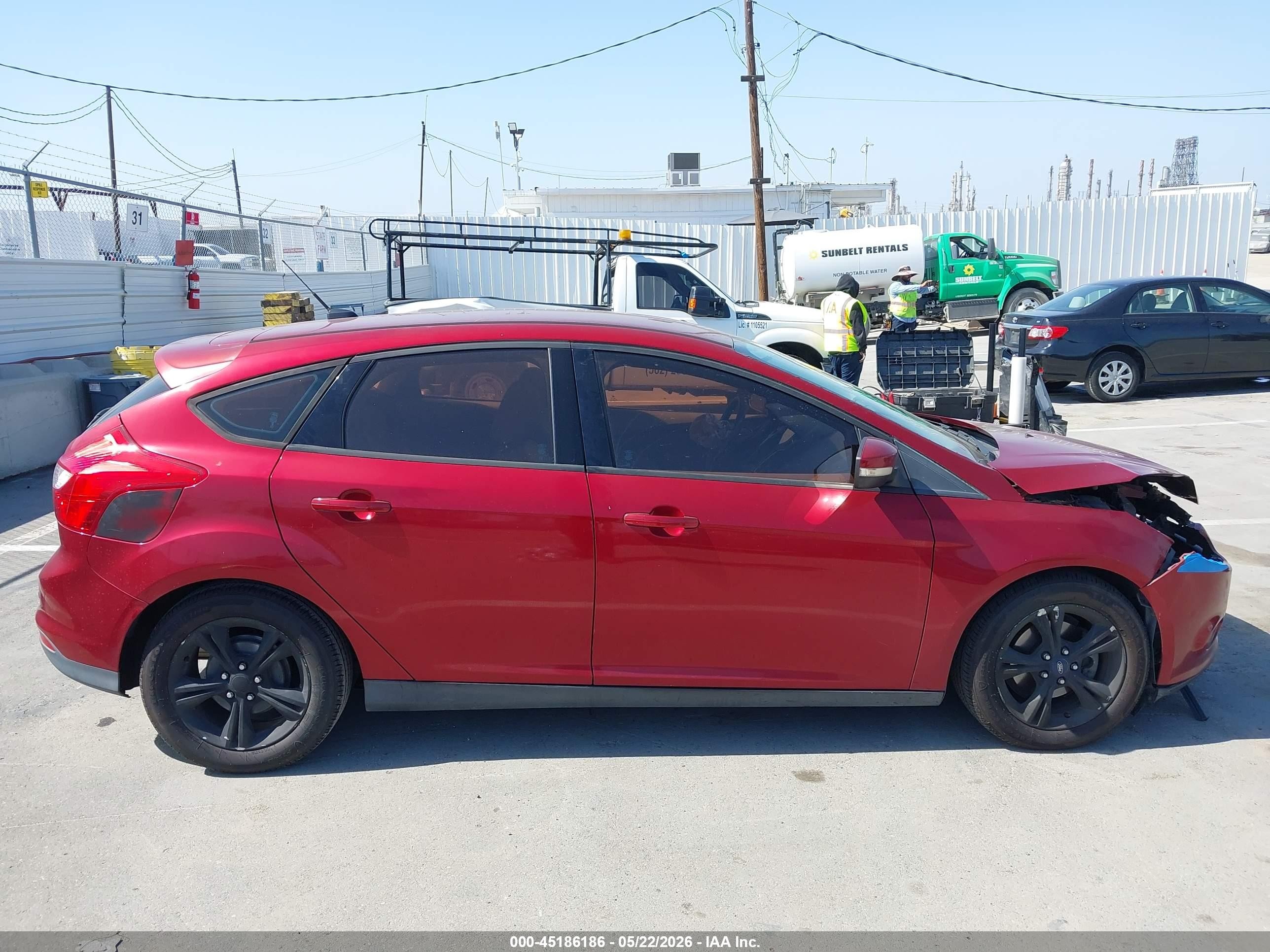 2014 Ford Focus Se Maroon vin: 1FADP3K21EL399445