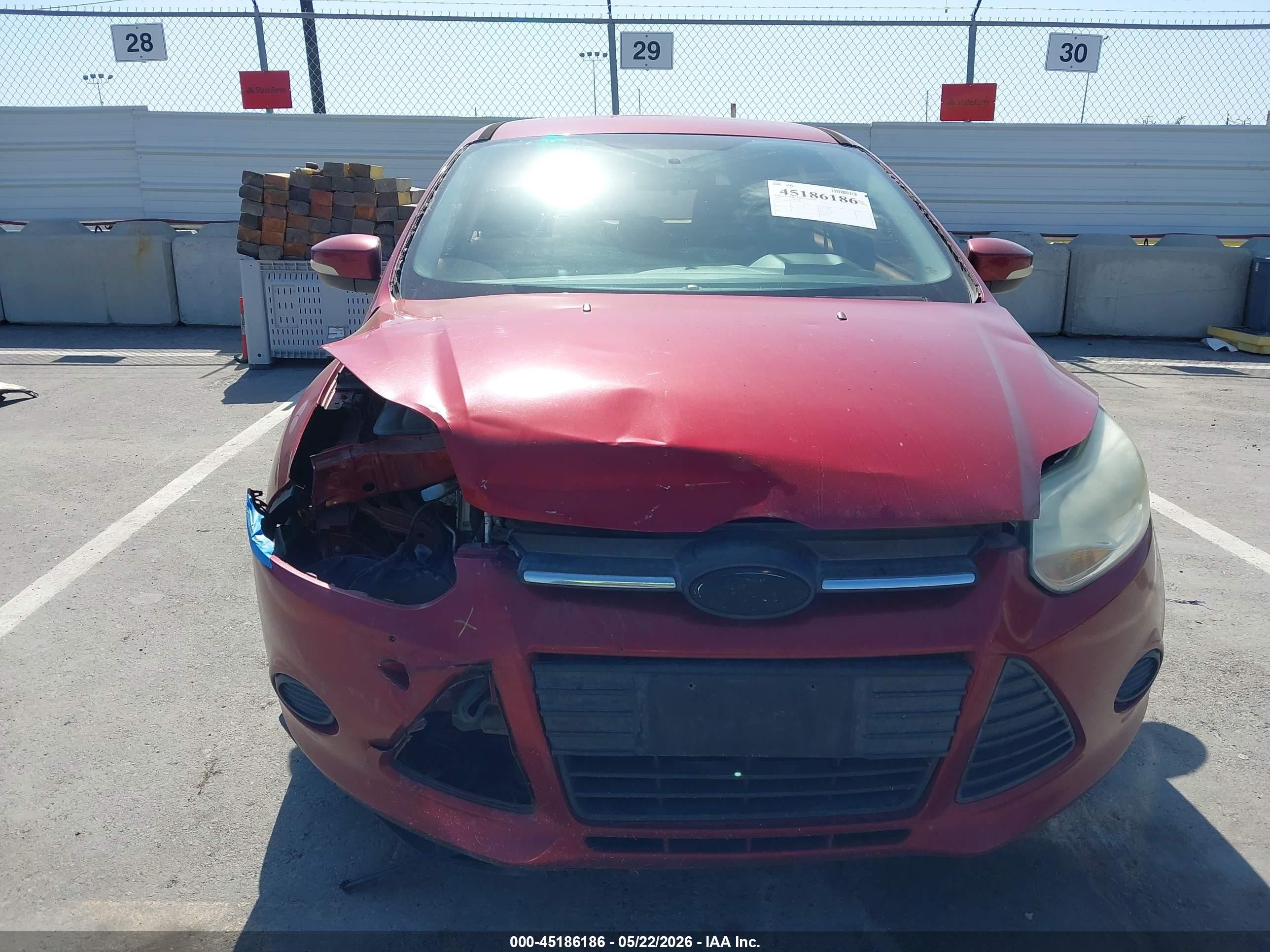 2014 Ford Focus Se Maroon vin: 1FADP3K21EL399445
