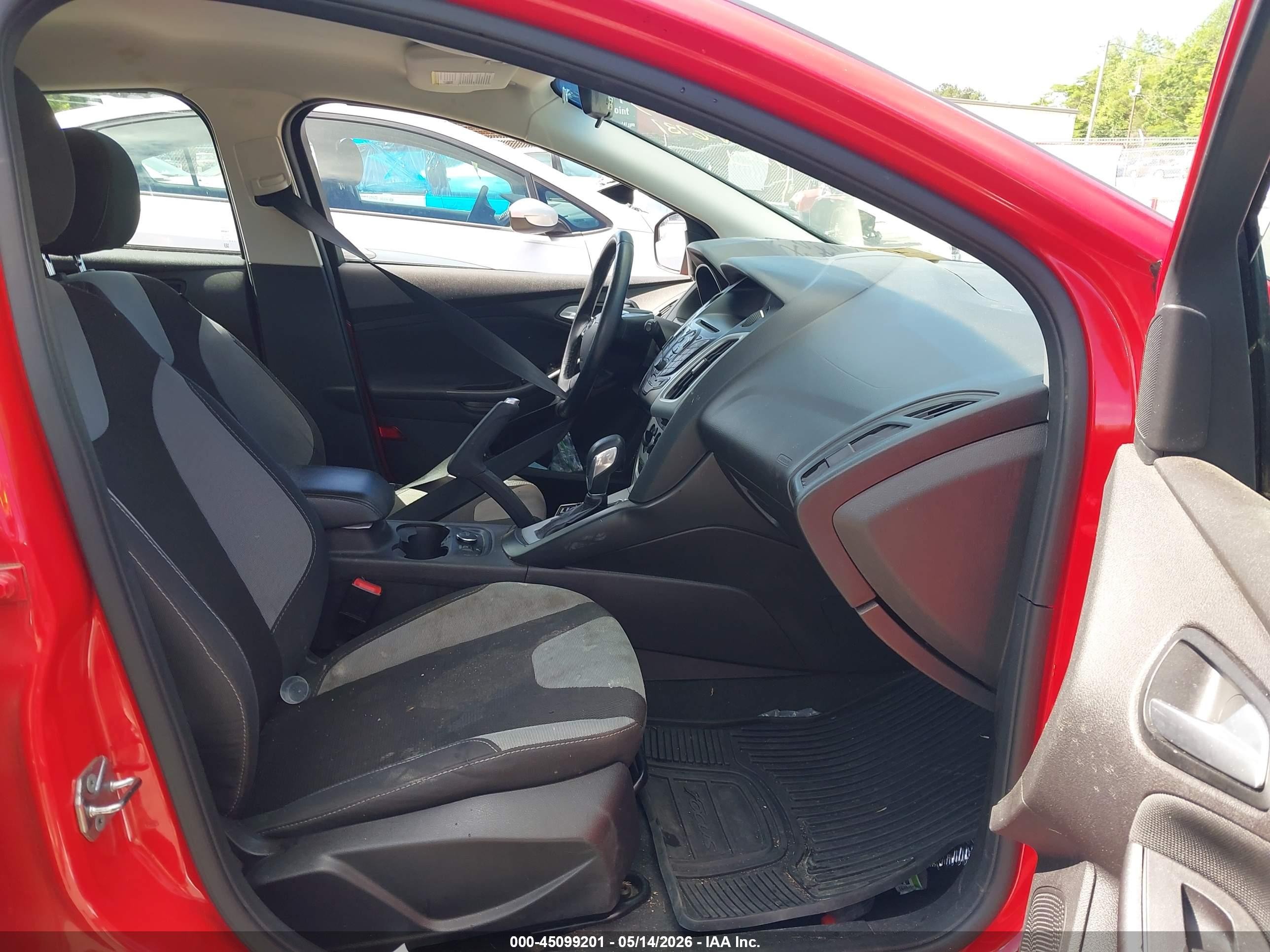 2014 Ford Focus Se Red vin: 1FADP3K21EL416731