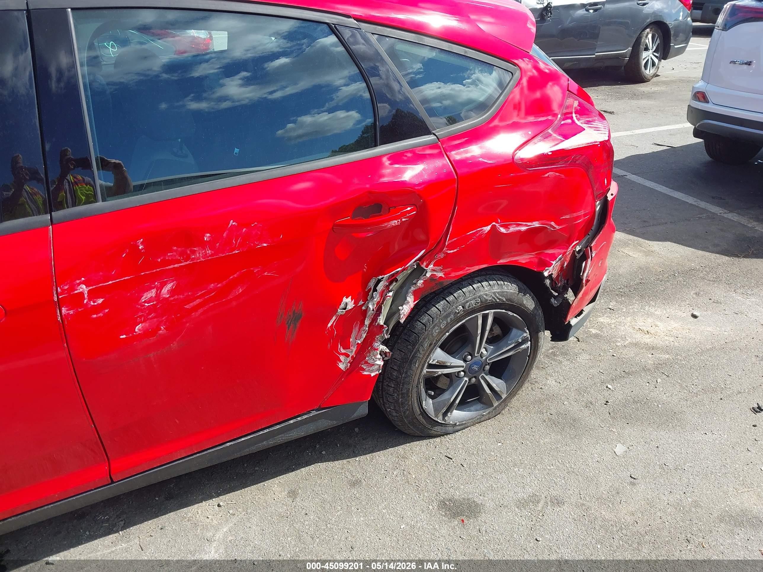 2014 Ford Focus Se Red vin: 1FADP3K21EL416731