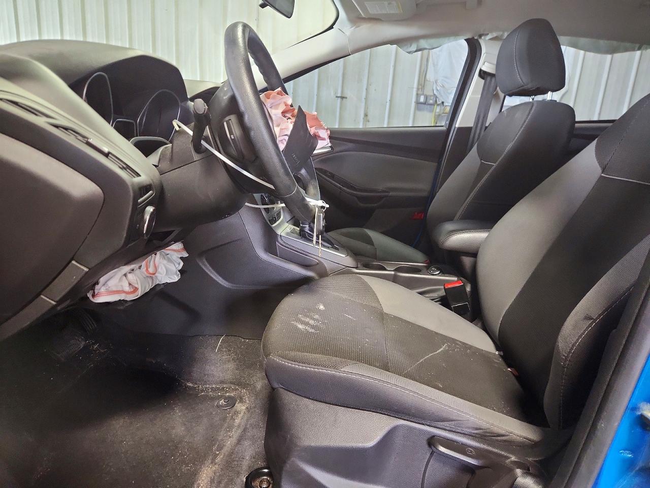 2014 Ford Focus Se Синий vin: 1FADP3K21EL427728