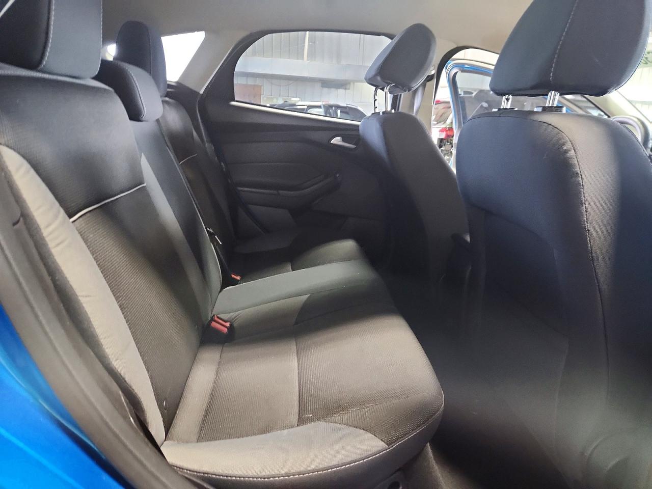 2014 Ford Focus Se Синий vin: 1FADP3K21EL427728