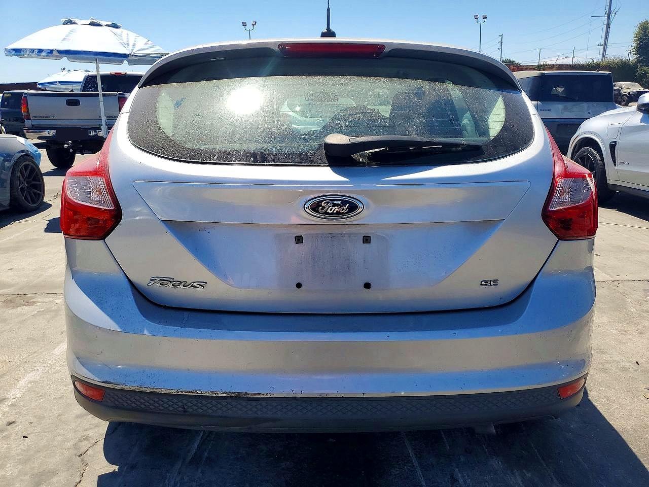 2014 Ford Focus Se Silver vin: 1FADP3K21EL432220