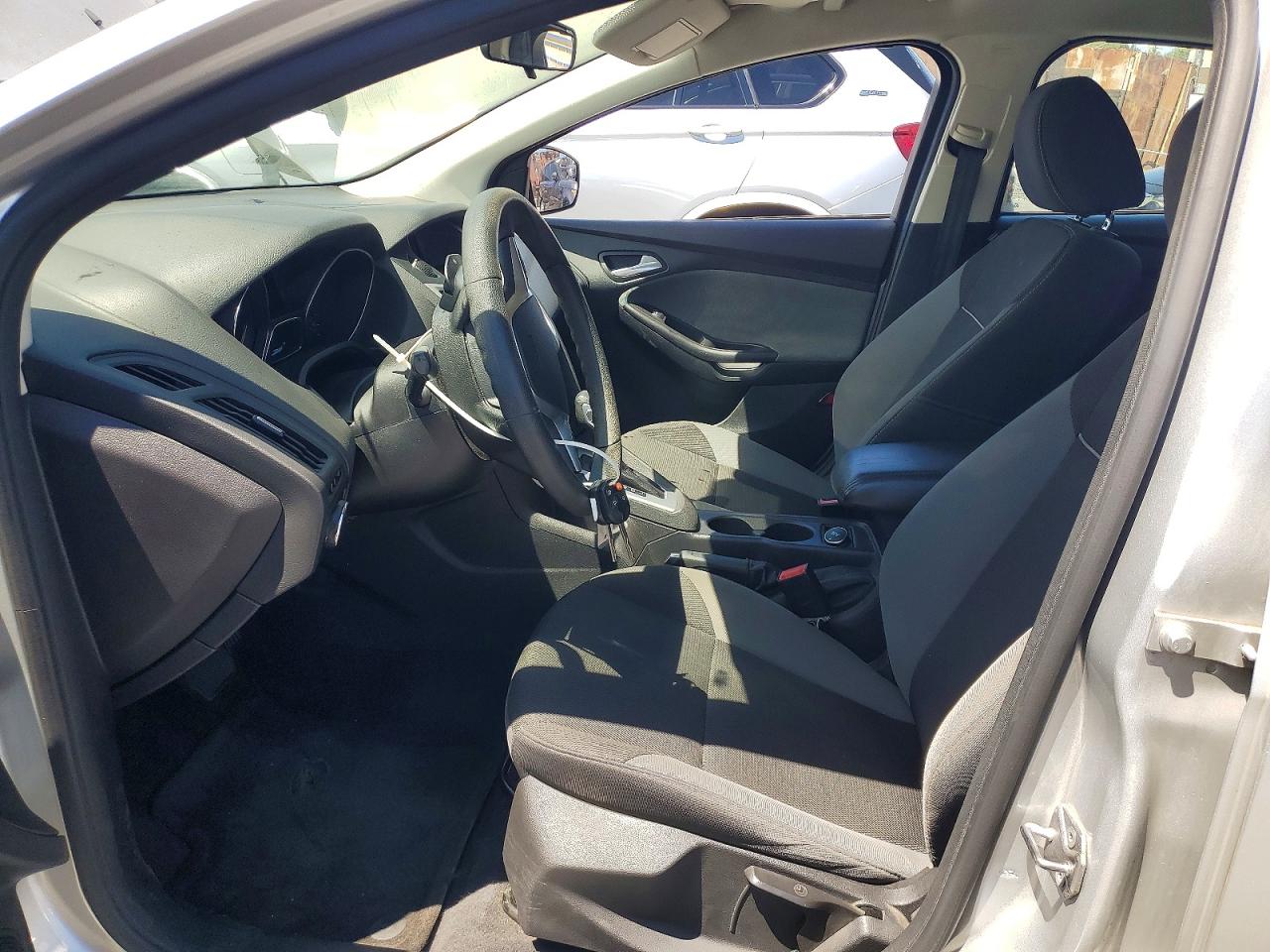 2014 Ford Focus Se Silver vin: 1FADP3K21EL432220