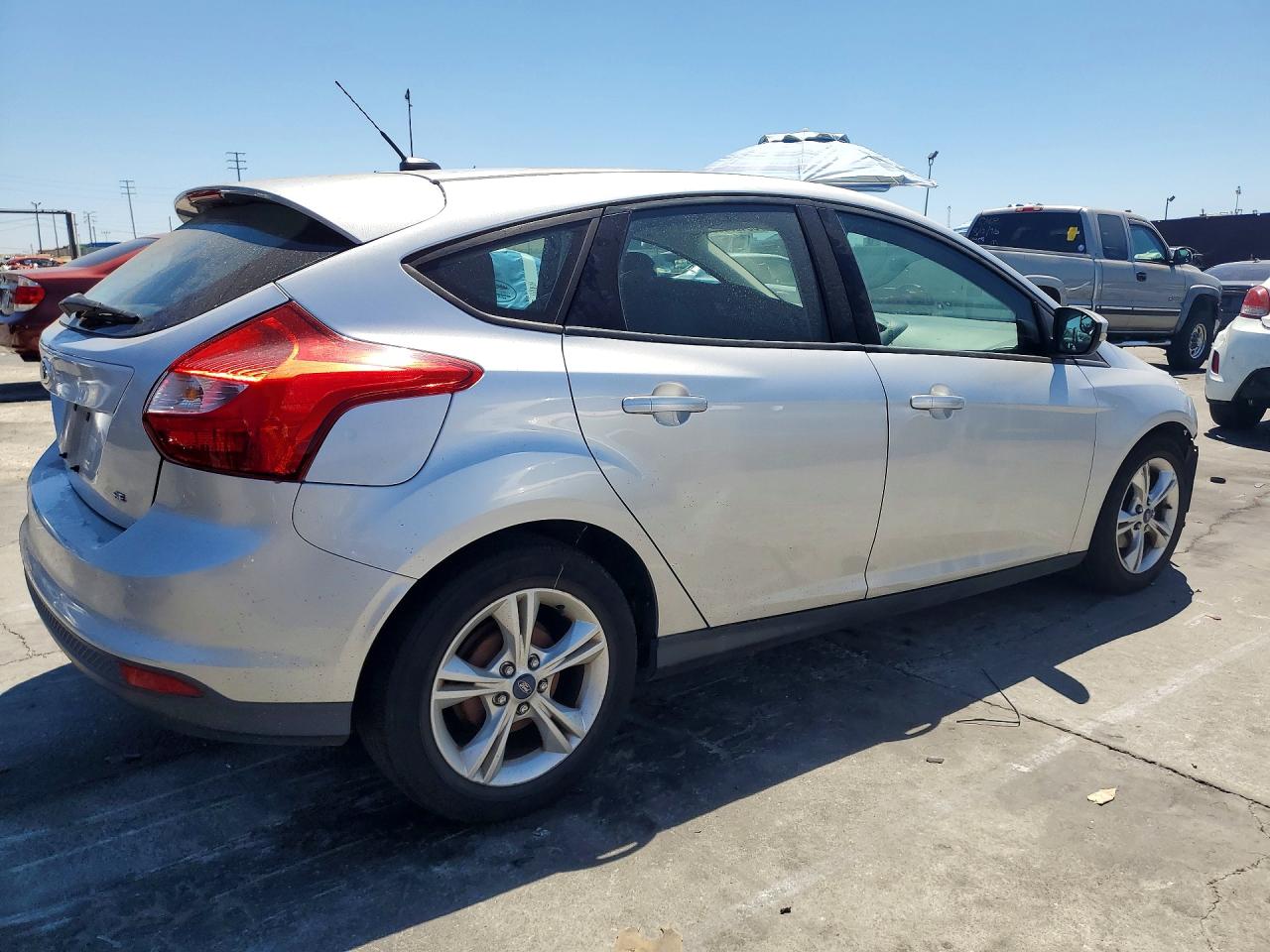 2014 Ford Focus Se Silver vin: 1FADP3K21EL432220