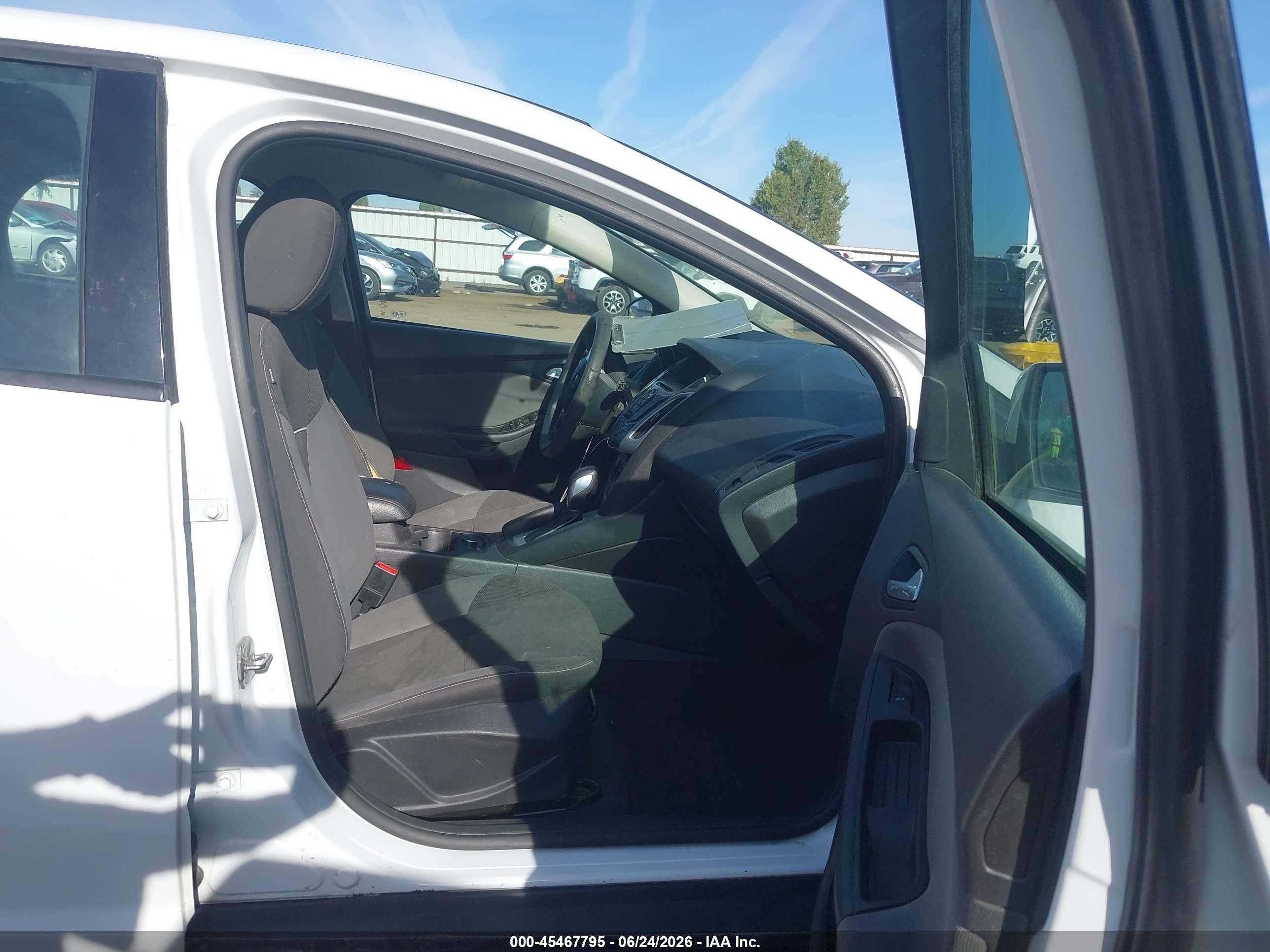 2014 Ford Focus Se White vin: 1FADP3K21EL433366