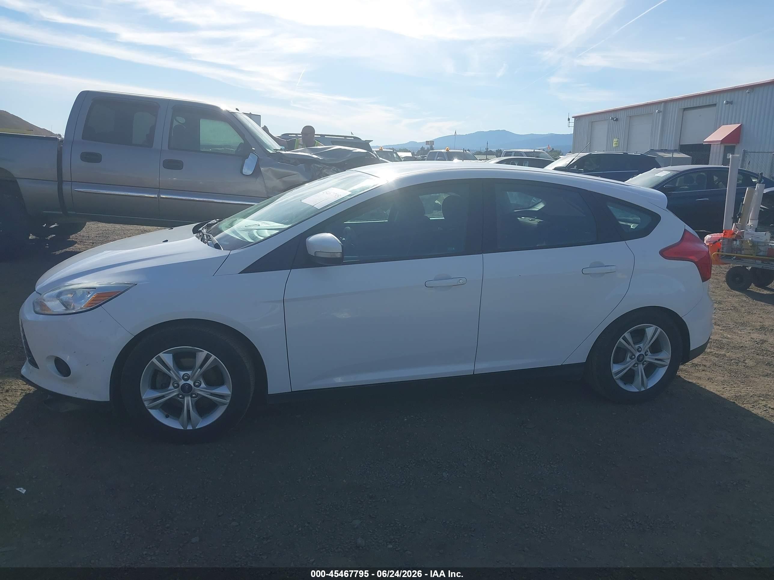 2014 Ford Focus Se White vin: 1FADP3K21EL433366