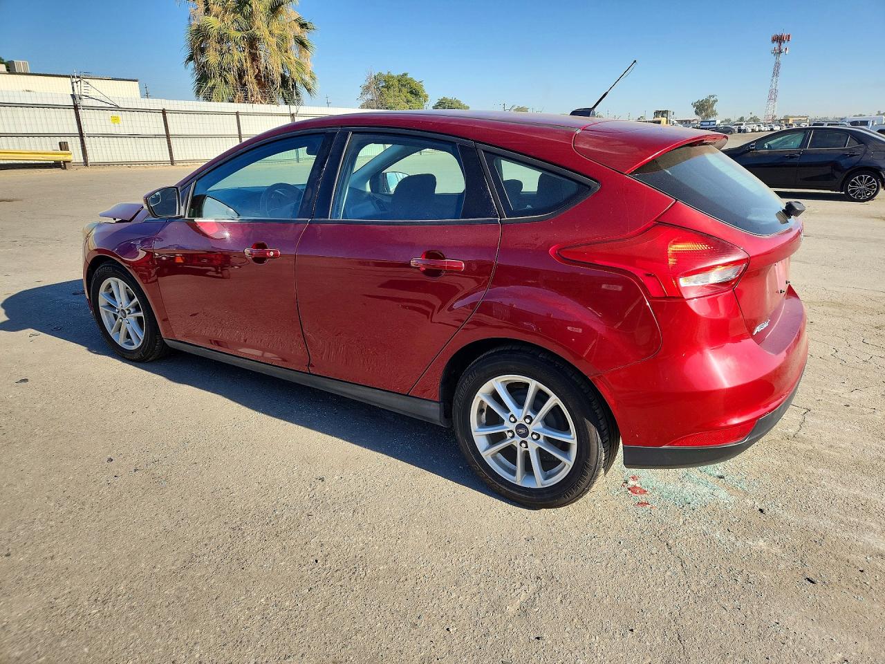 2015 Ford Focus Se Red vin: 1FADP3K21FL211203
