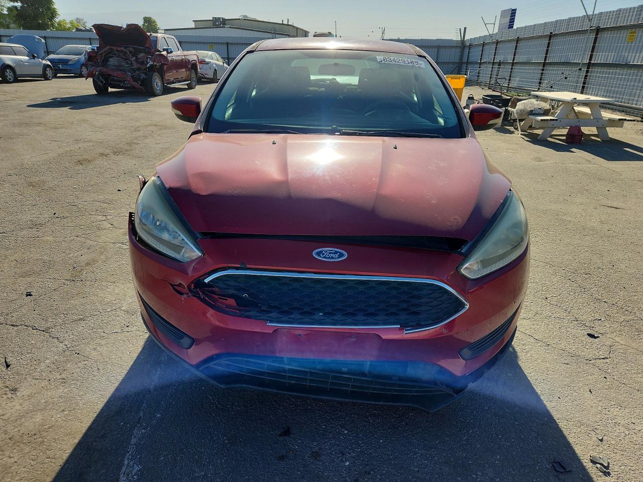 2015 Ford Focus Se Red vin: 1FADP3K21FL211203