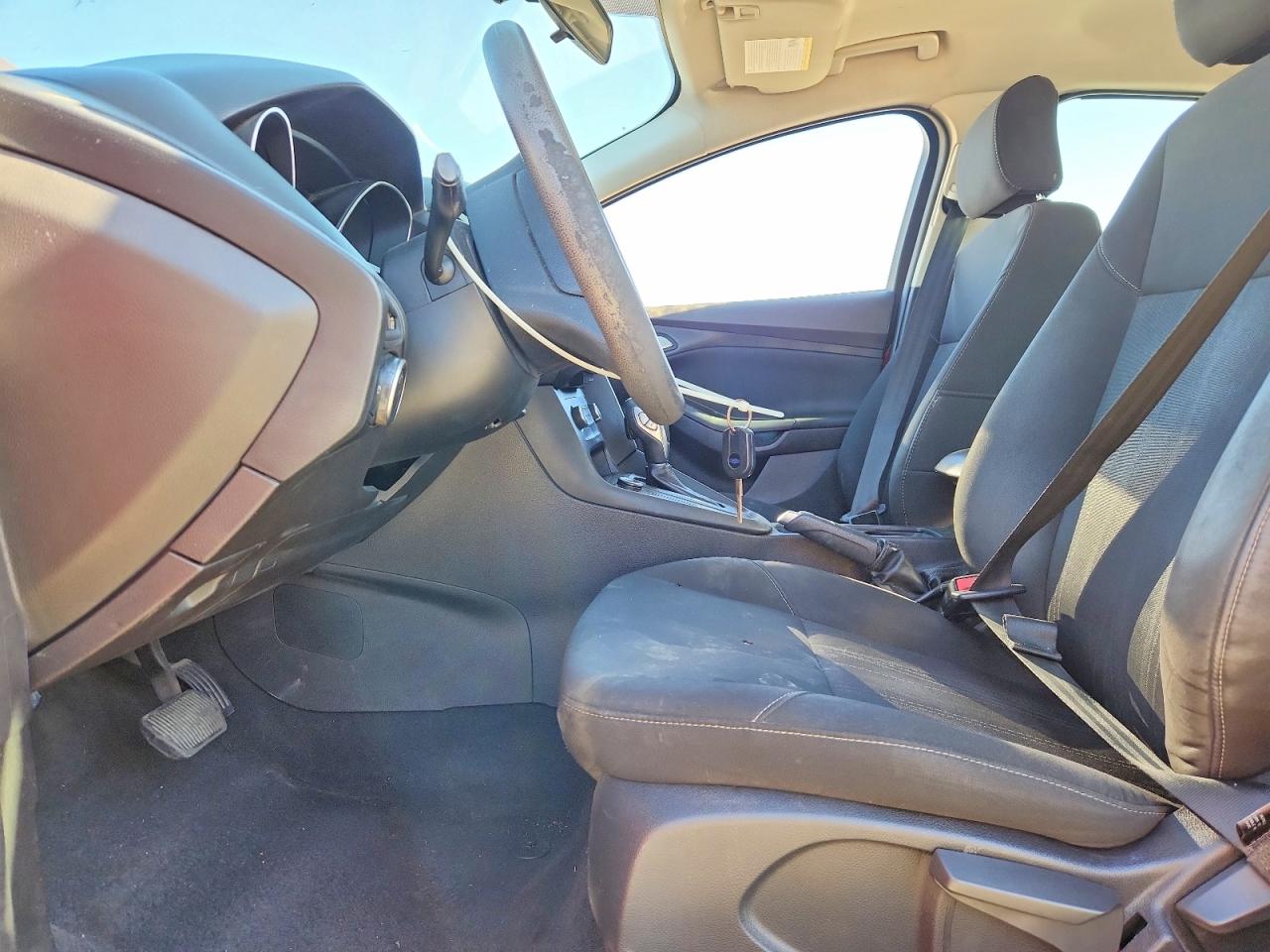 2015 Ford Focus Se Red vin: 1FADP3K21FL211203