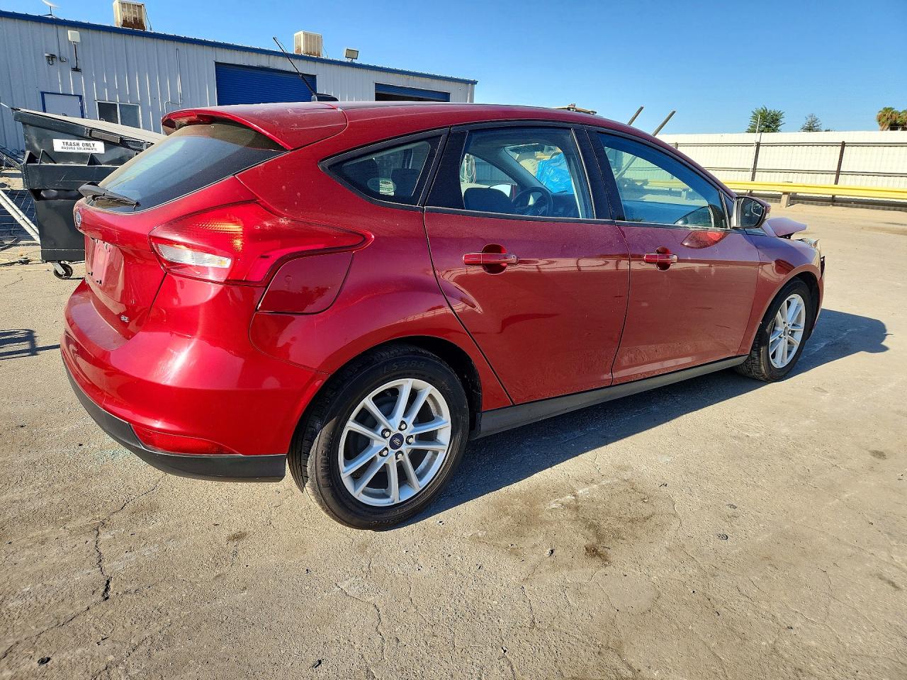 2015 Ford Focus Se Red vin: 1FADP3K21FL211203