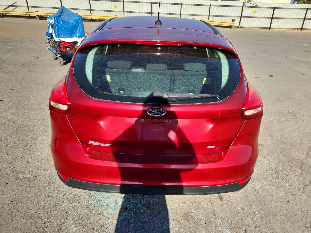2015 Ford Focus Se Red vin: 1FADP3K21FL211203