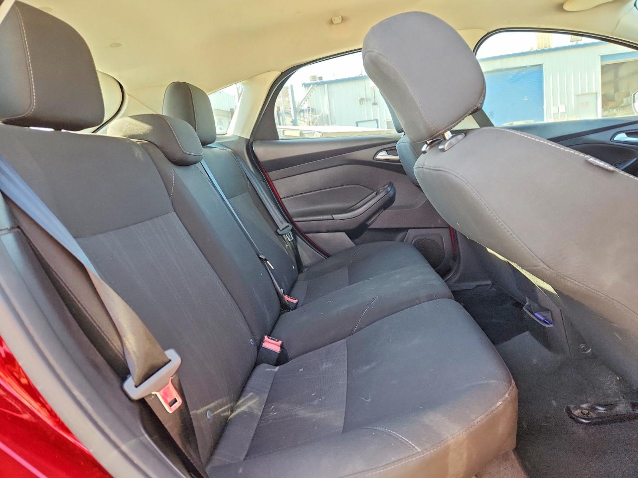 2015 Ford Focus Se Red vin: 1FADP3K21FL211203