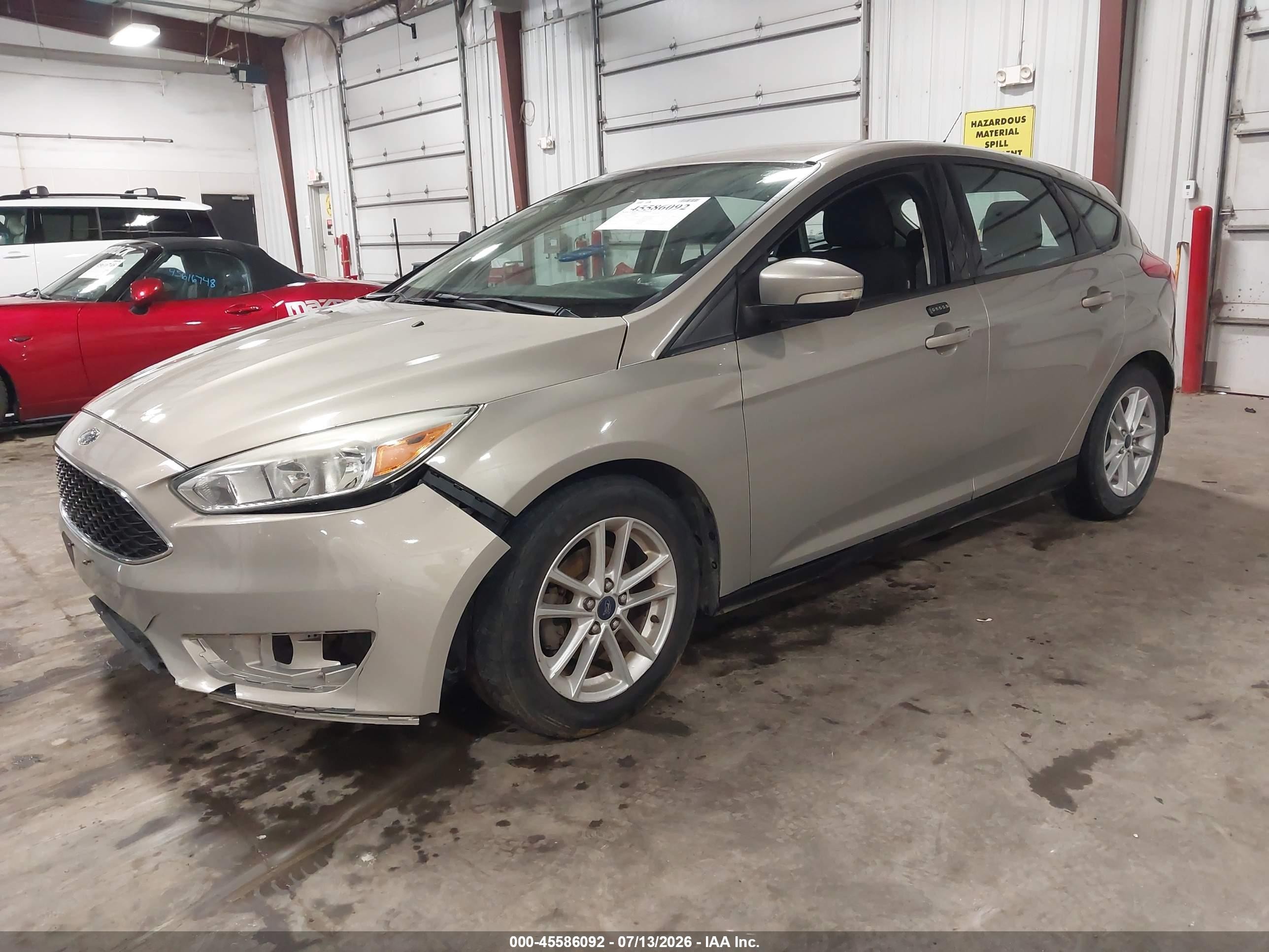 2015 Ford Focus Se Silver vin: 1FADP3K21FL211511