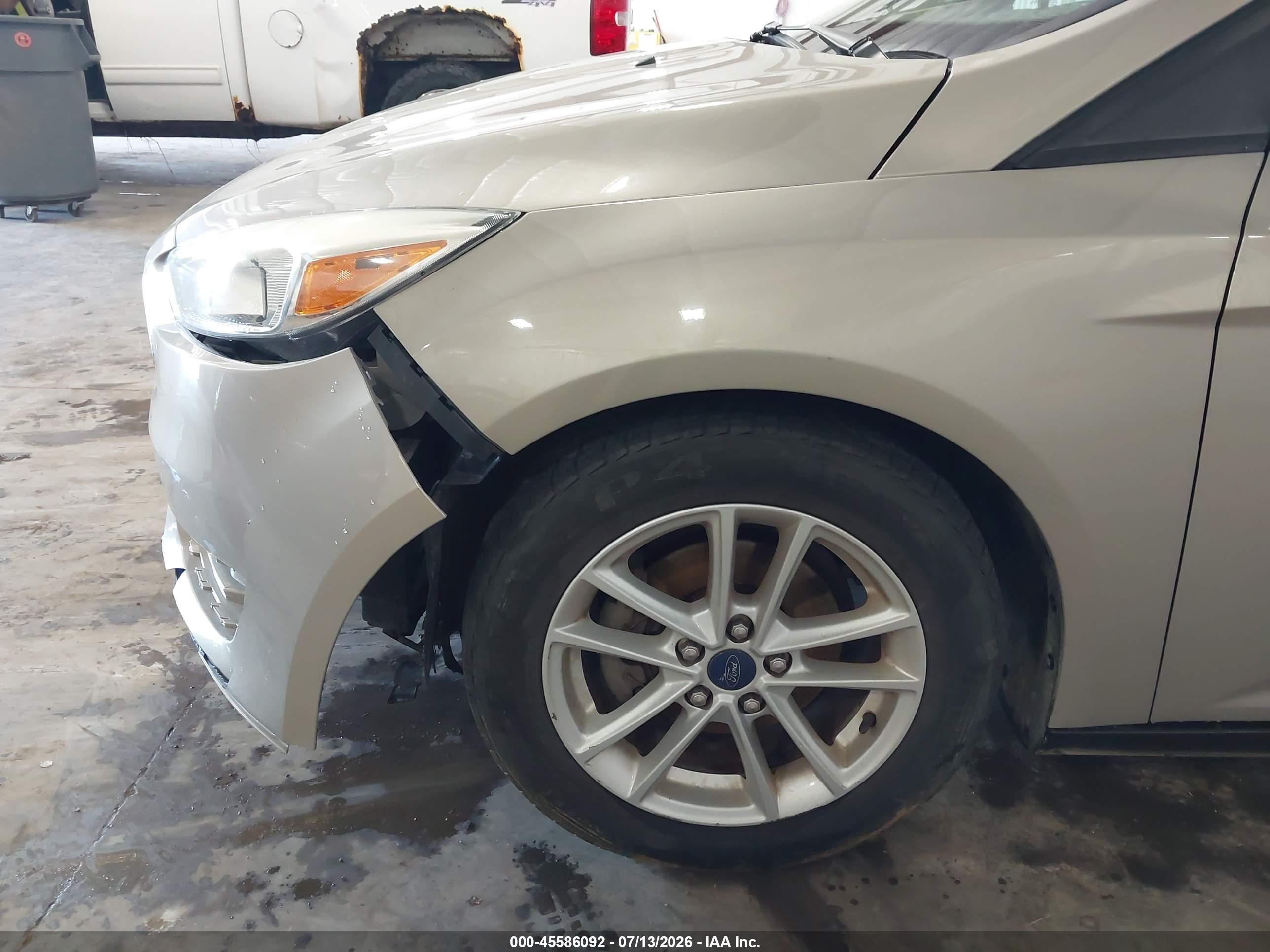 2015 Ford Focus Se Silver vin: 1FADP3K21FL211511