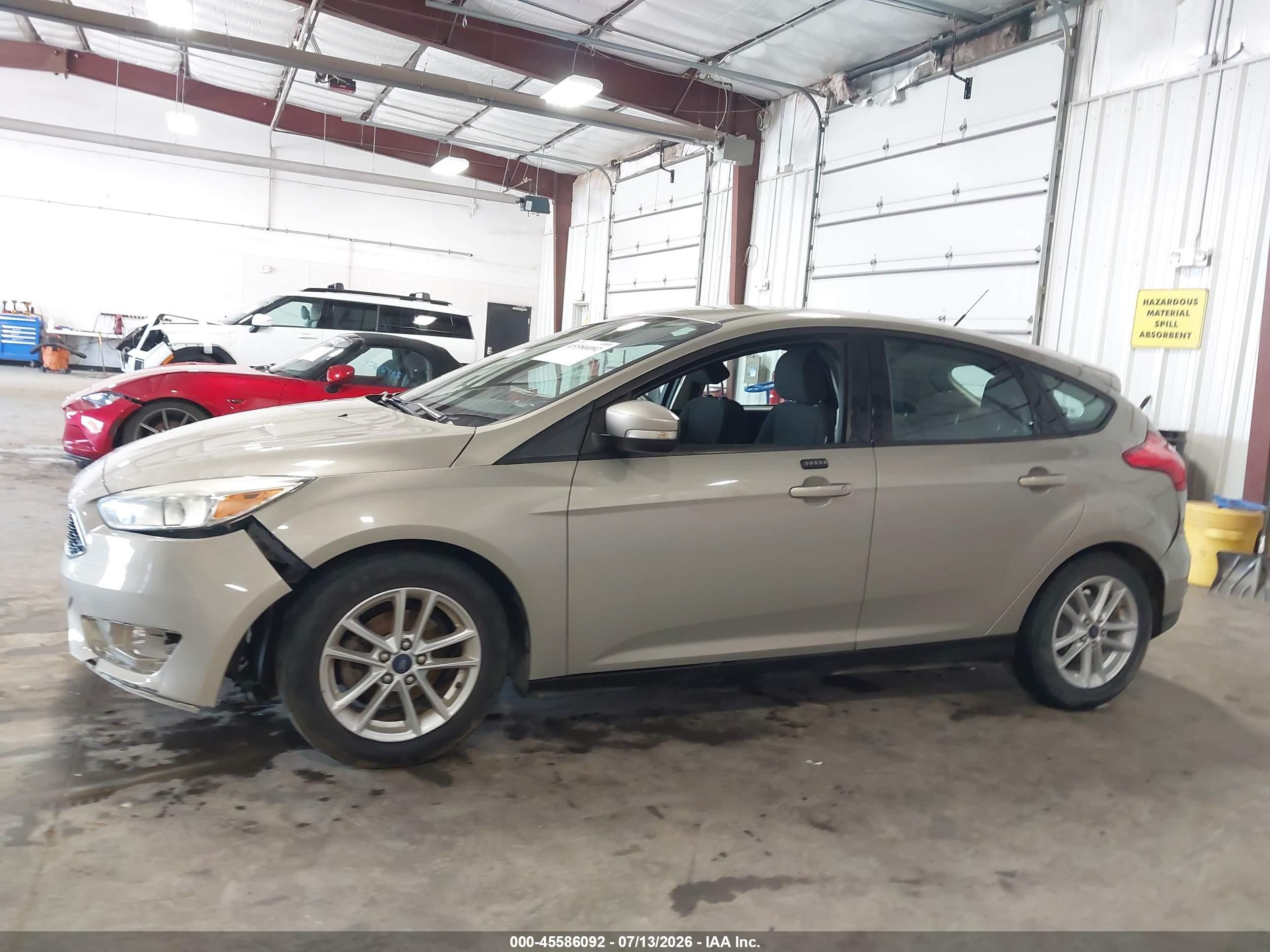 2015 Ford Focus Se Silver vin: 1FADP3K21FL211511