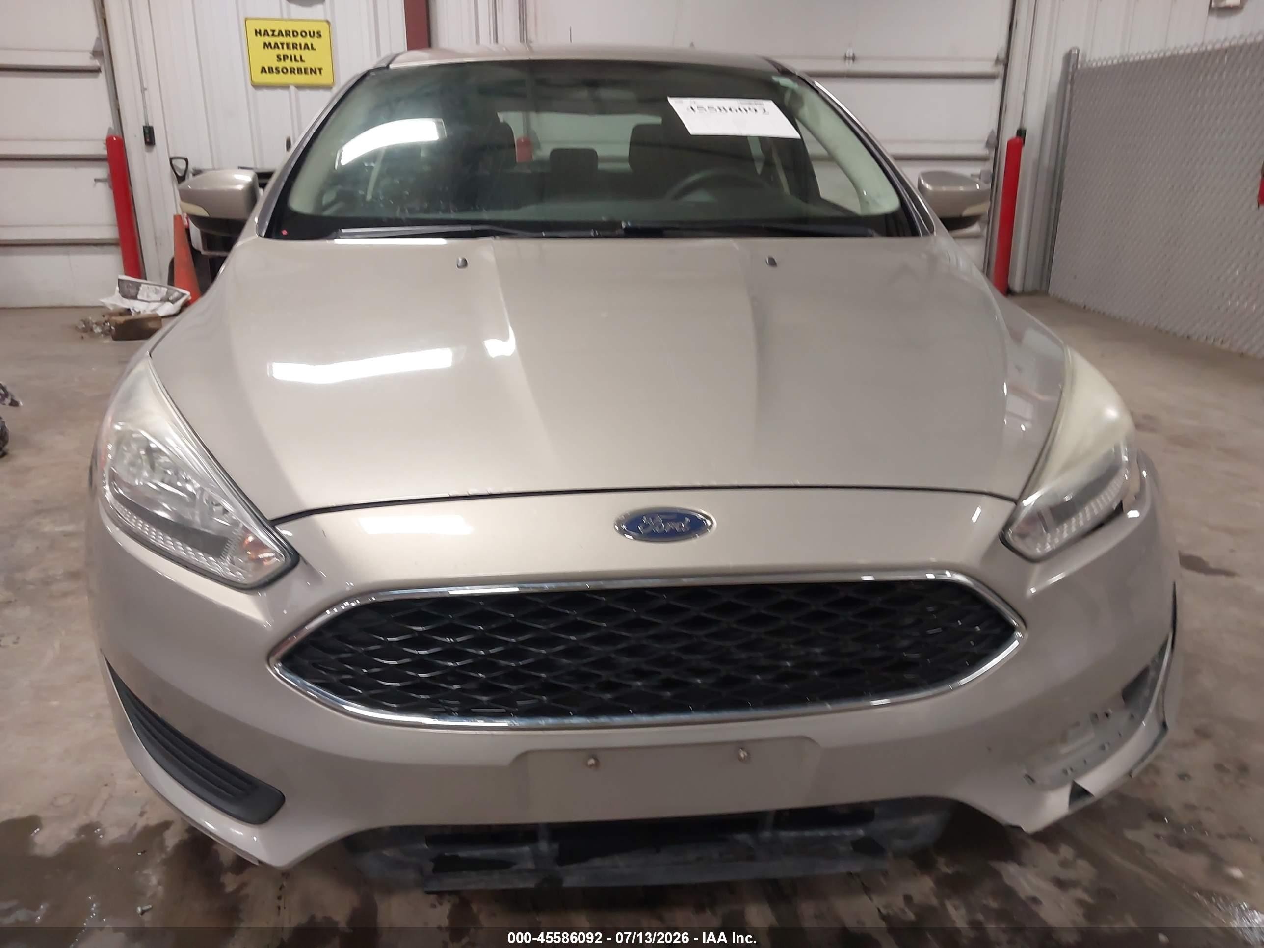 2015 Ford Focus Se Silver vin: 1FADP3K21FL211511