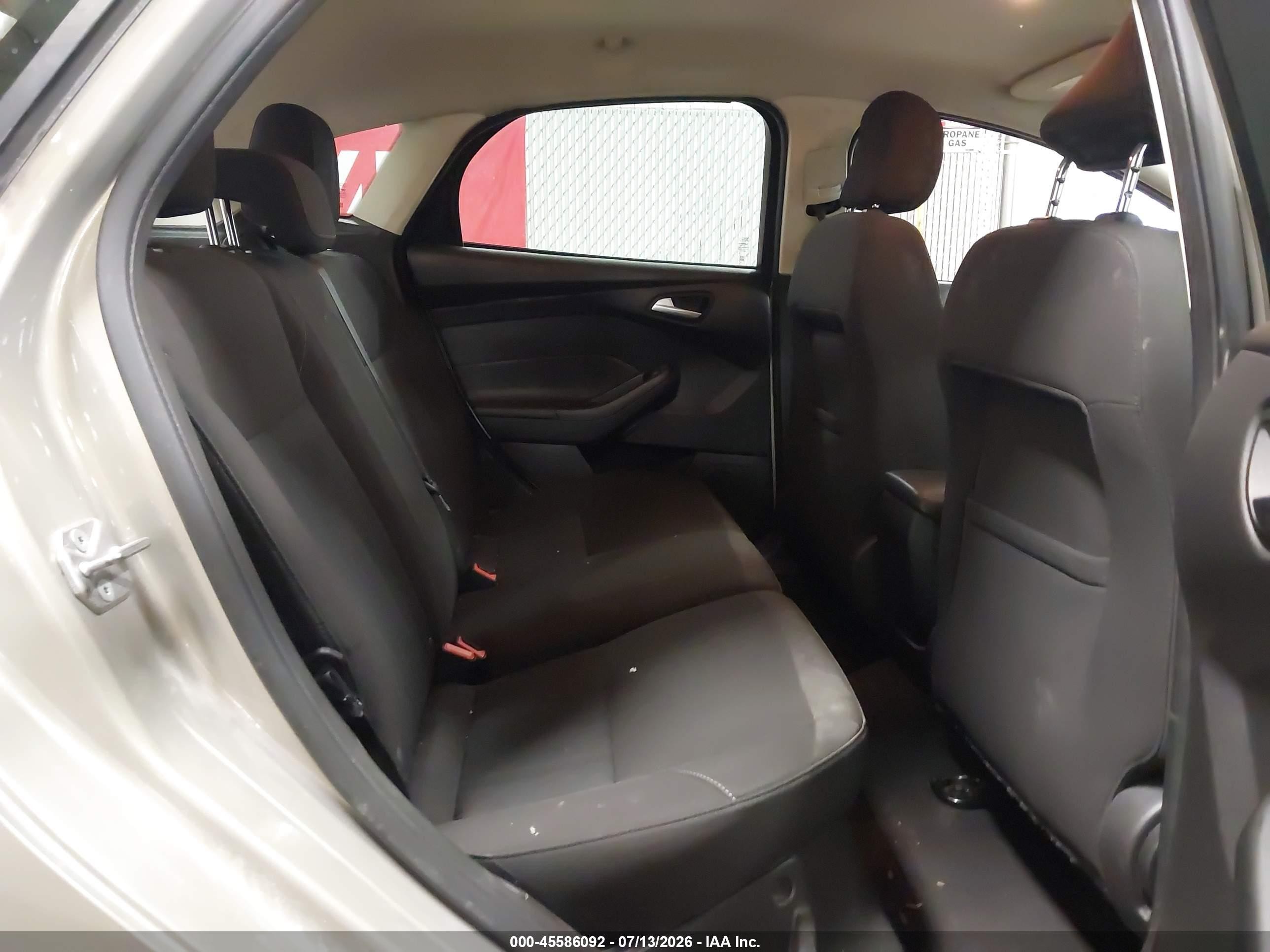 2015 Ford Focus Se Silver vin: 1FADP3K21FL211511