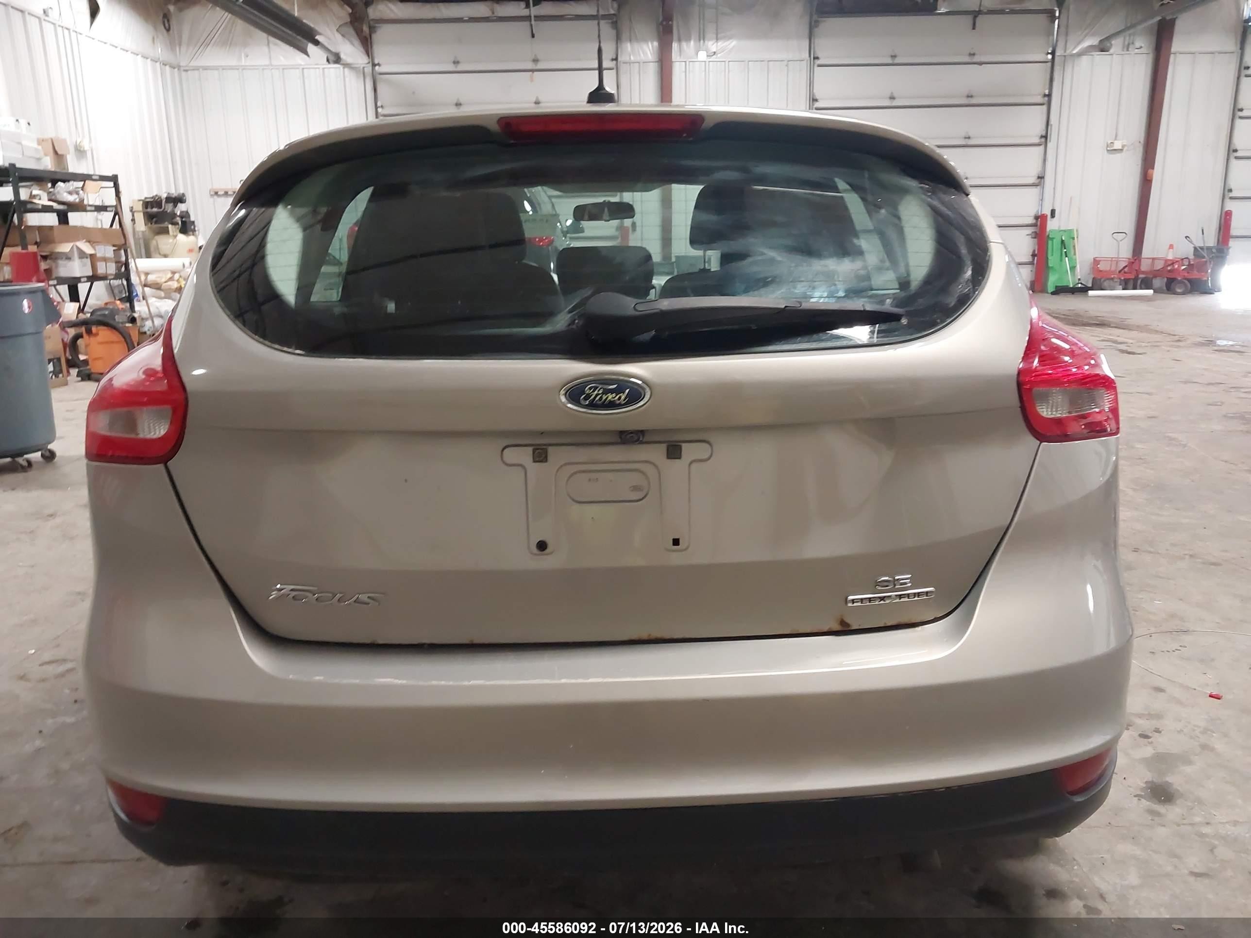 2015 Ford Focus Se Silver vin: 1FADP3K21FL211511