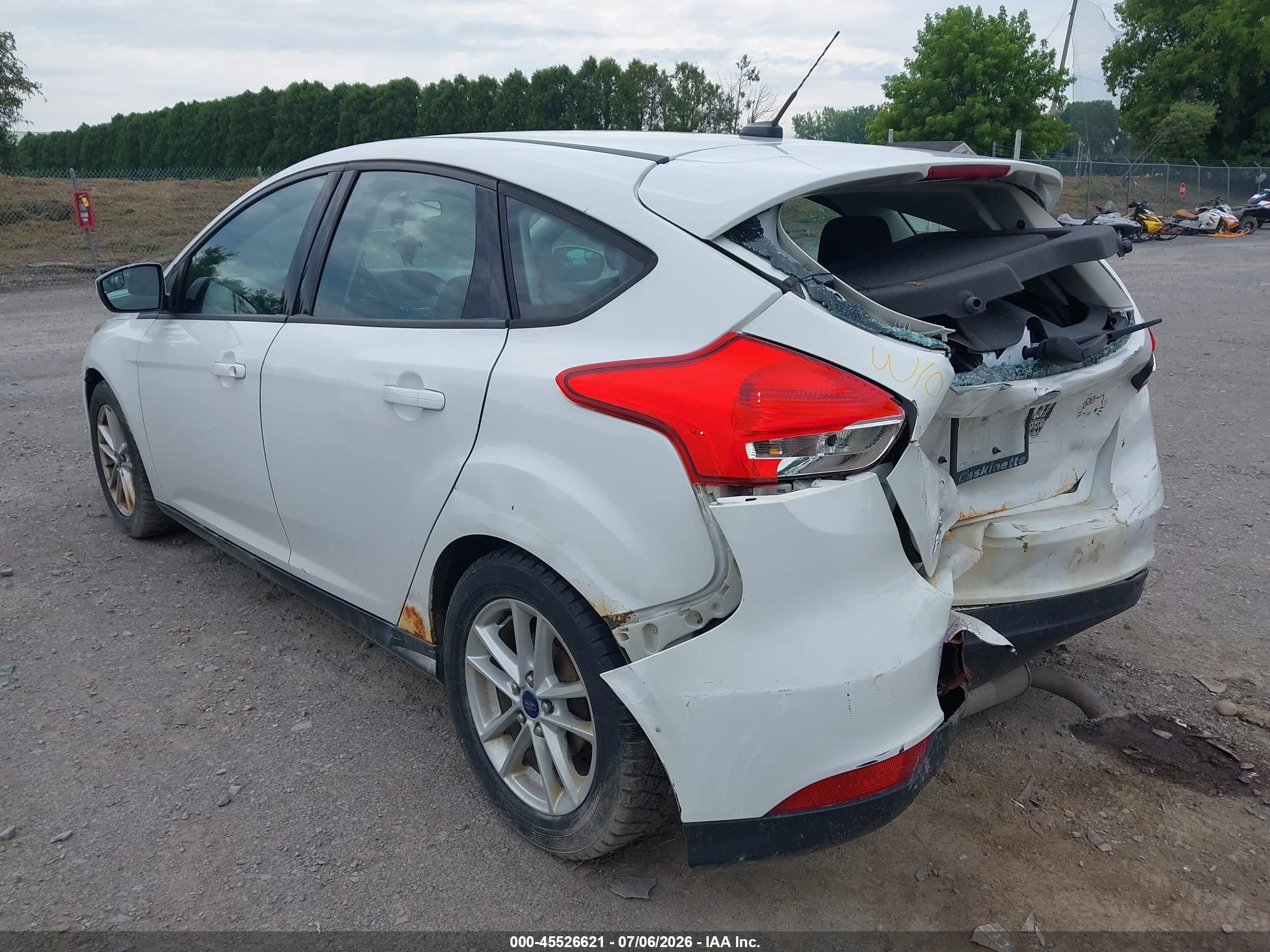 2015 Ford Focus Se White vin: 1FADP3K21FL213629