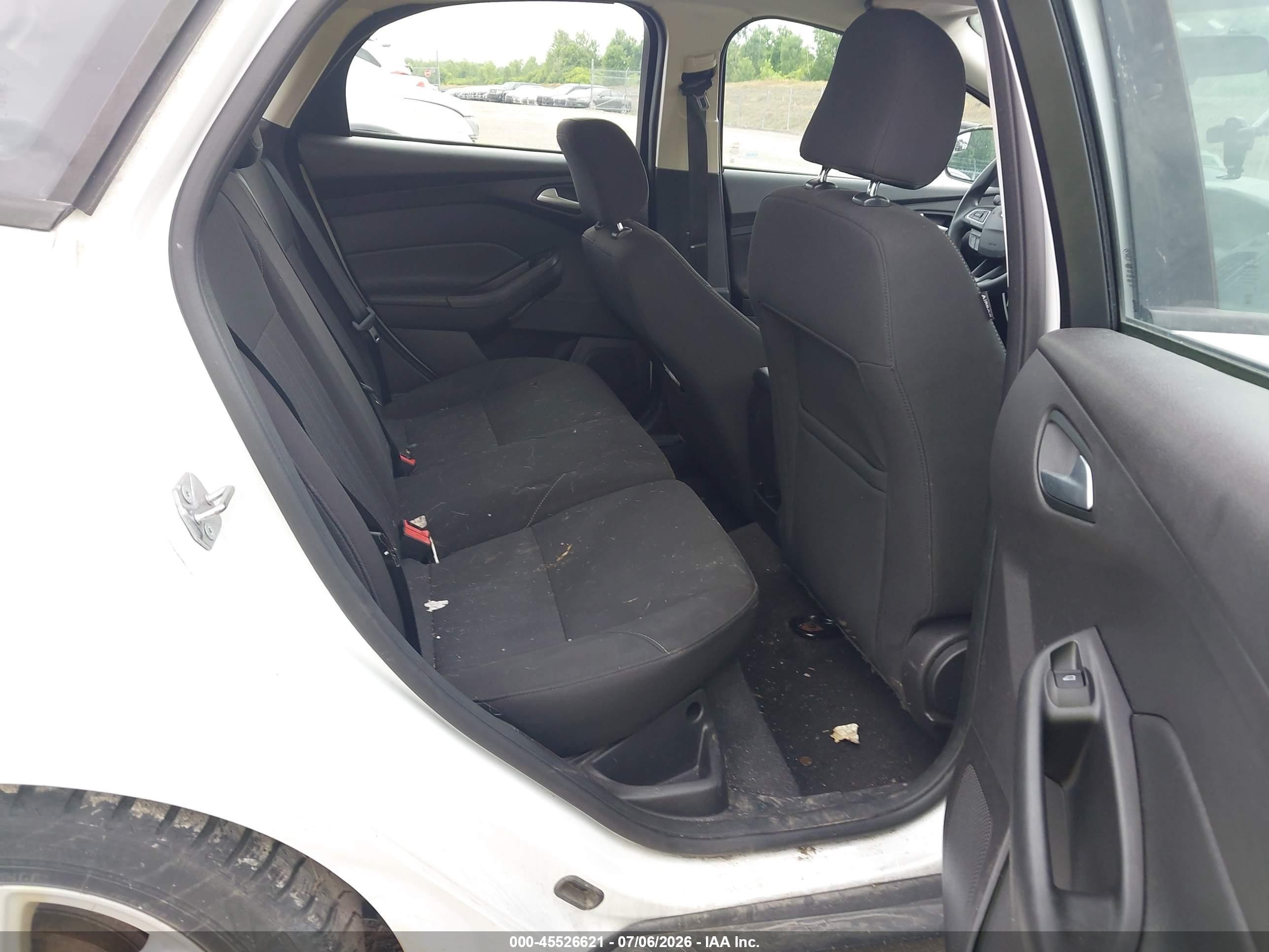 2015 Ford Focus Se White vin: 1FADP3K21FL213629