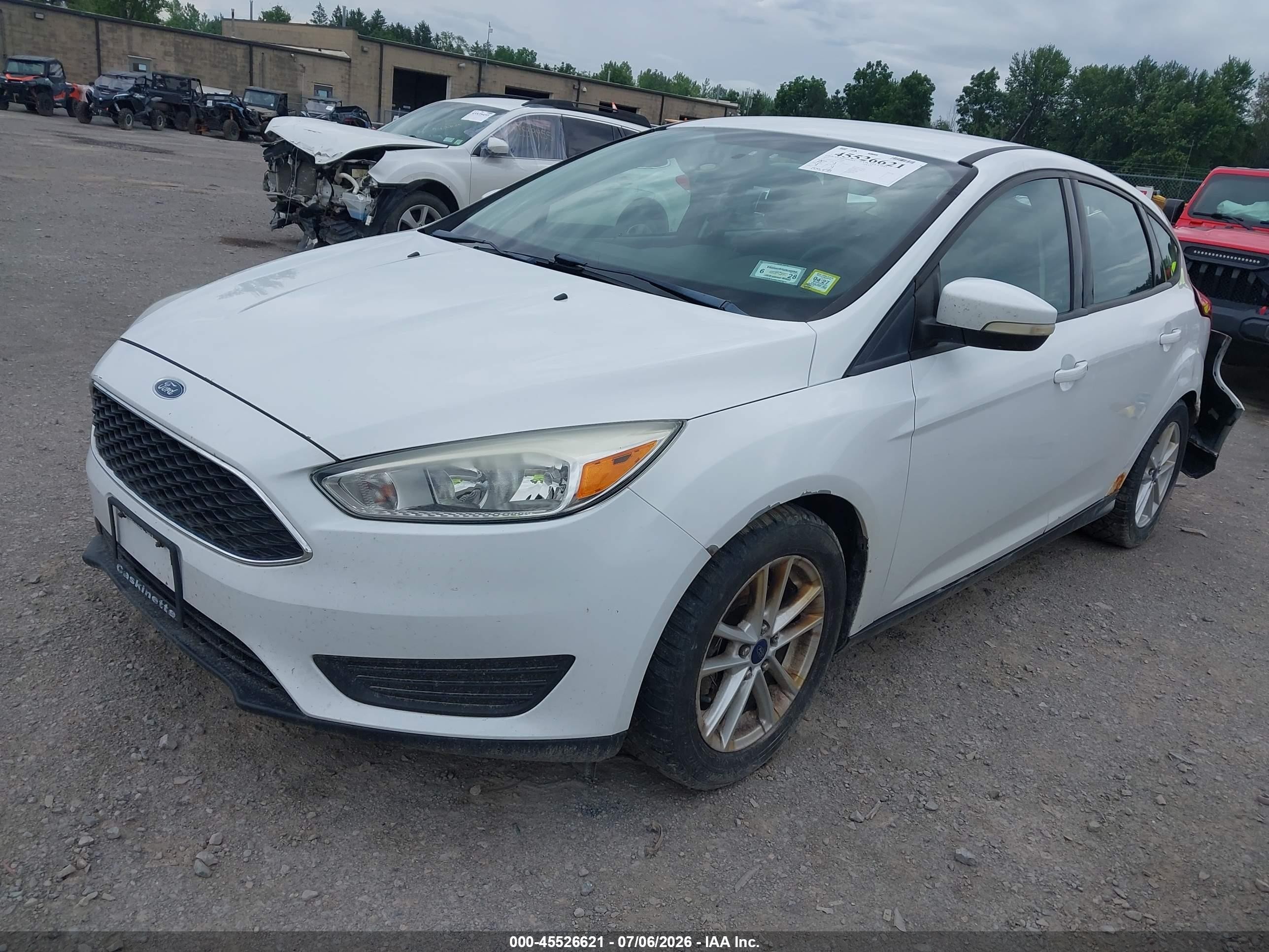 2015 Ford Focus Se White vin: 1FADP3K21FL213629