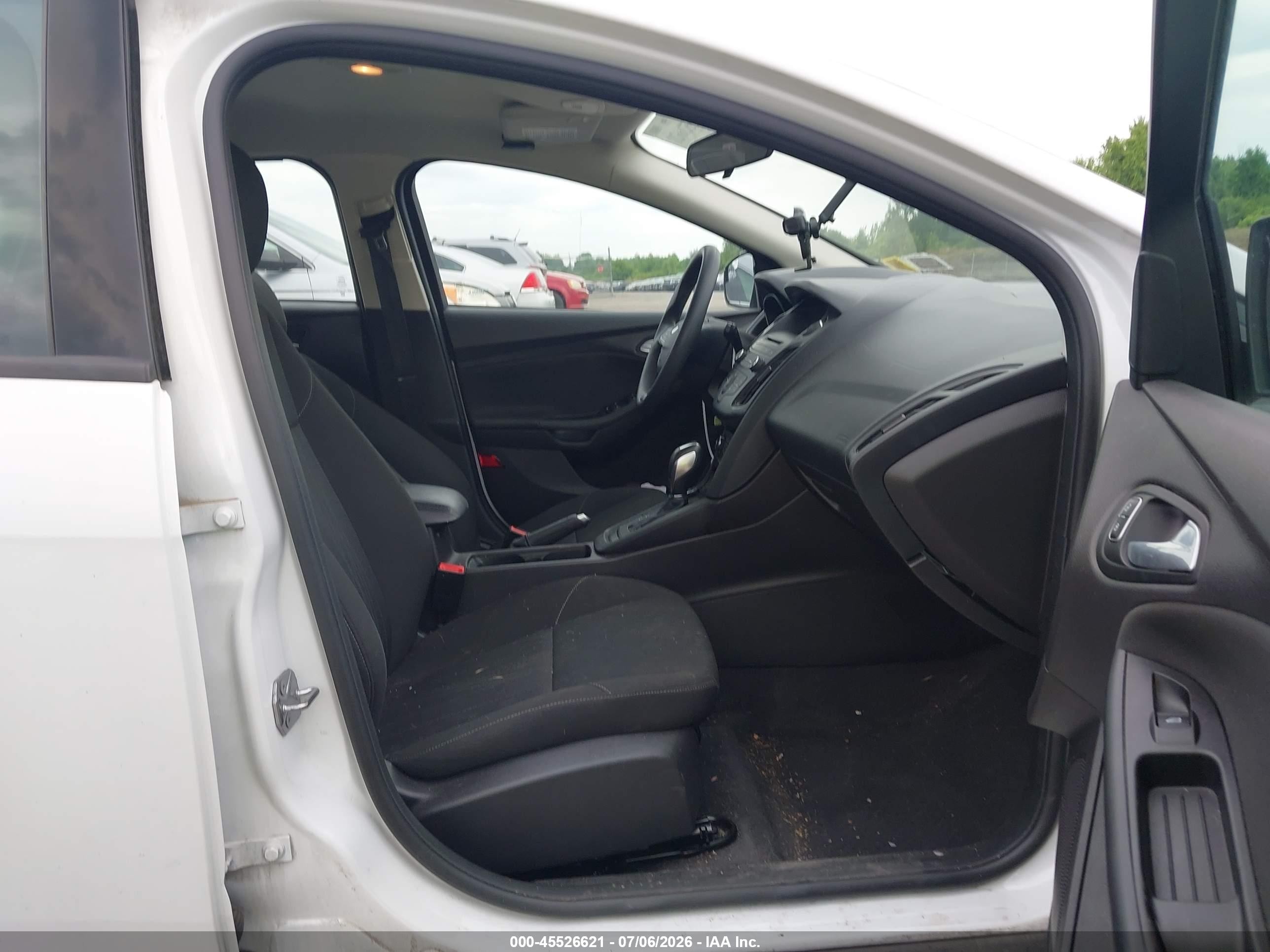 2015 Ford Focus Se White vin: 1FADP3K21FL213629
