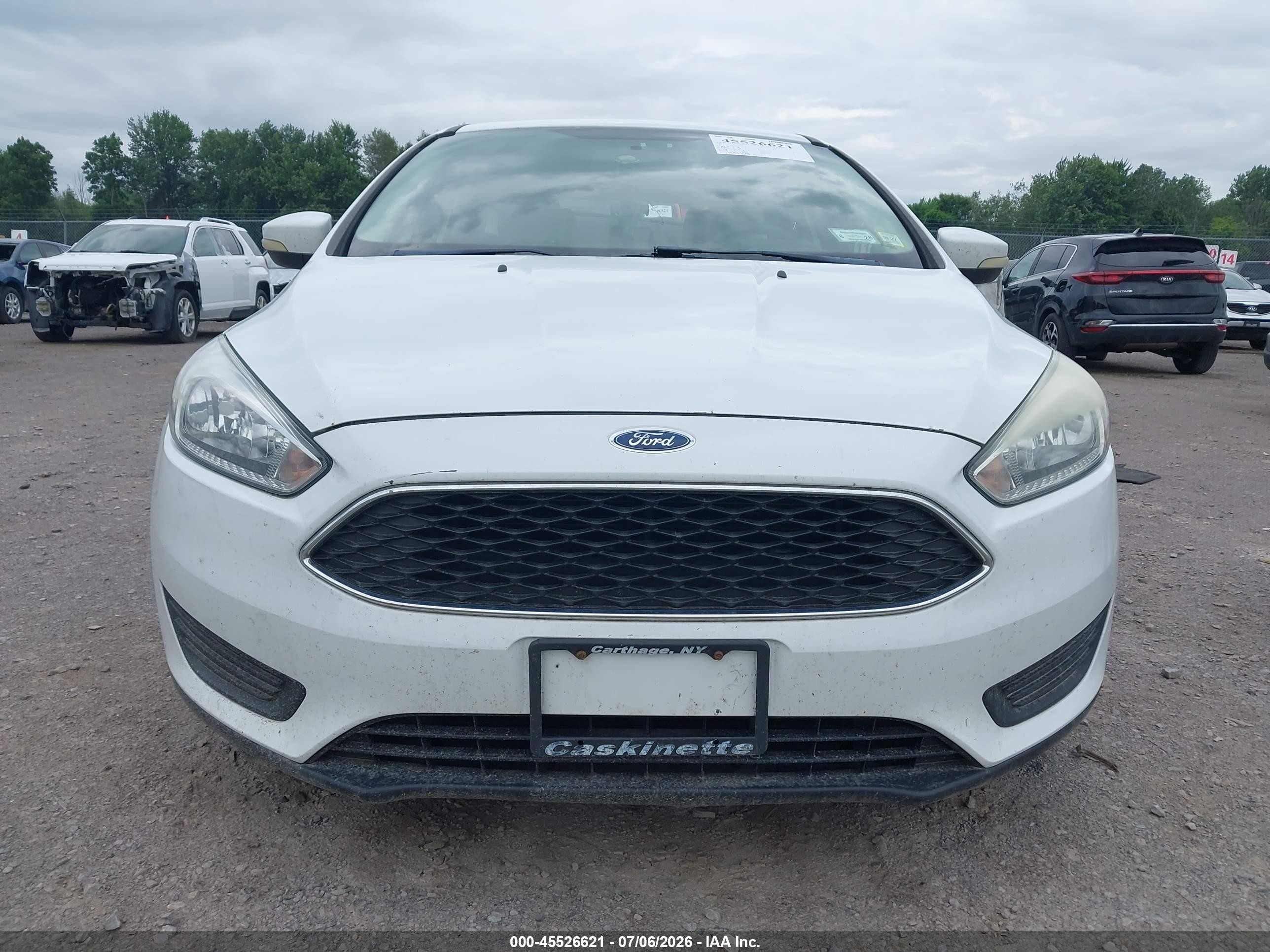 2015 Ford Focus Se White vin: 1FADP3K21FL213629