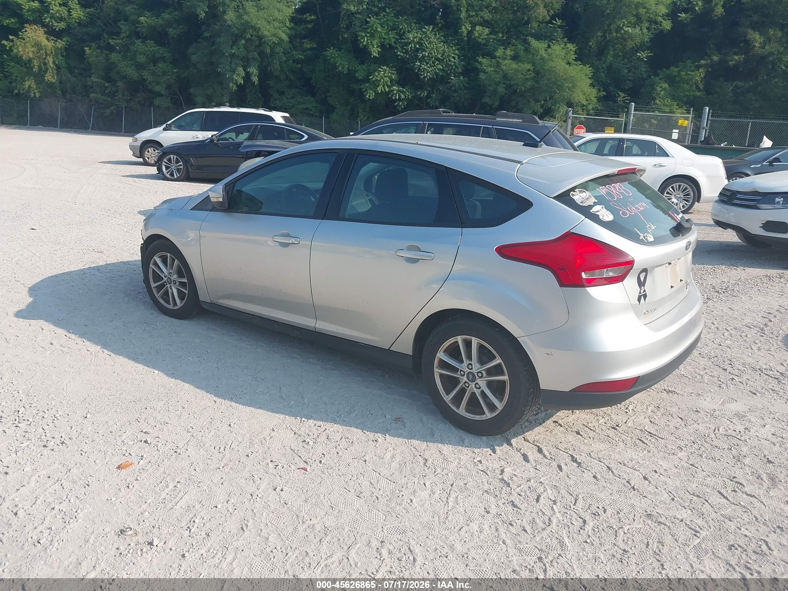 2015 Ford Focus Se Silver vin: 1FADP3K21FL223447