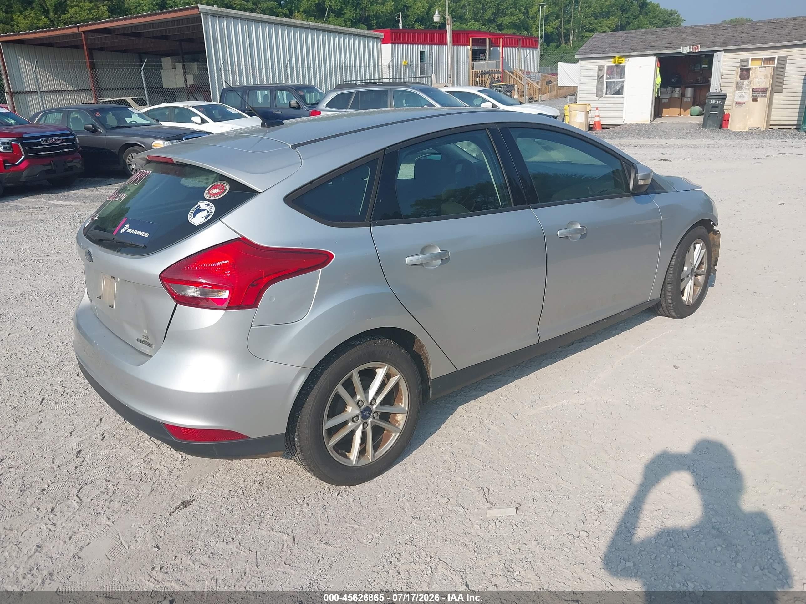 2015 Ford Focus Se Silver vin: 1FADP3K21FL223447