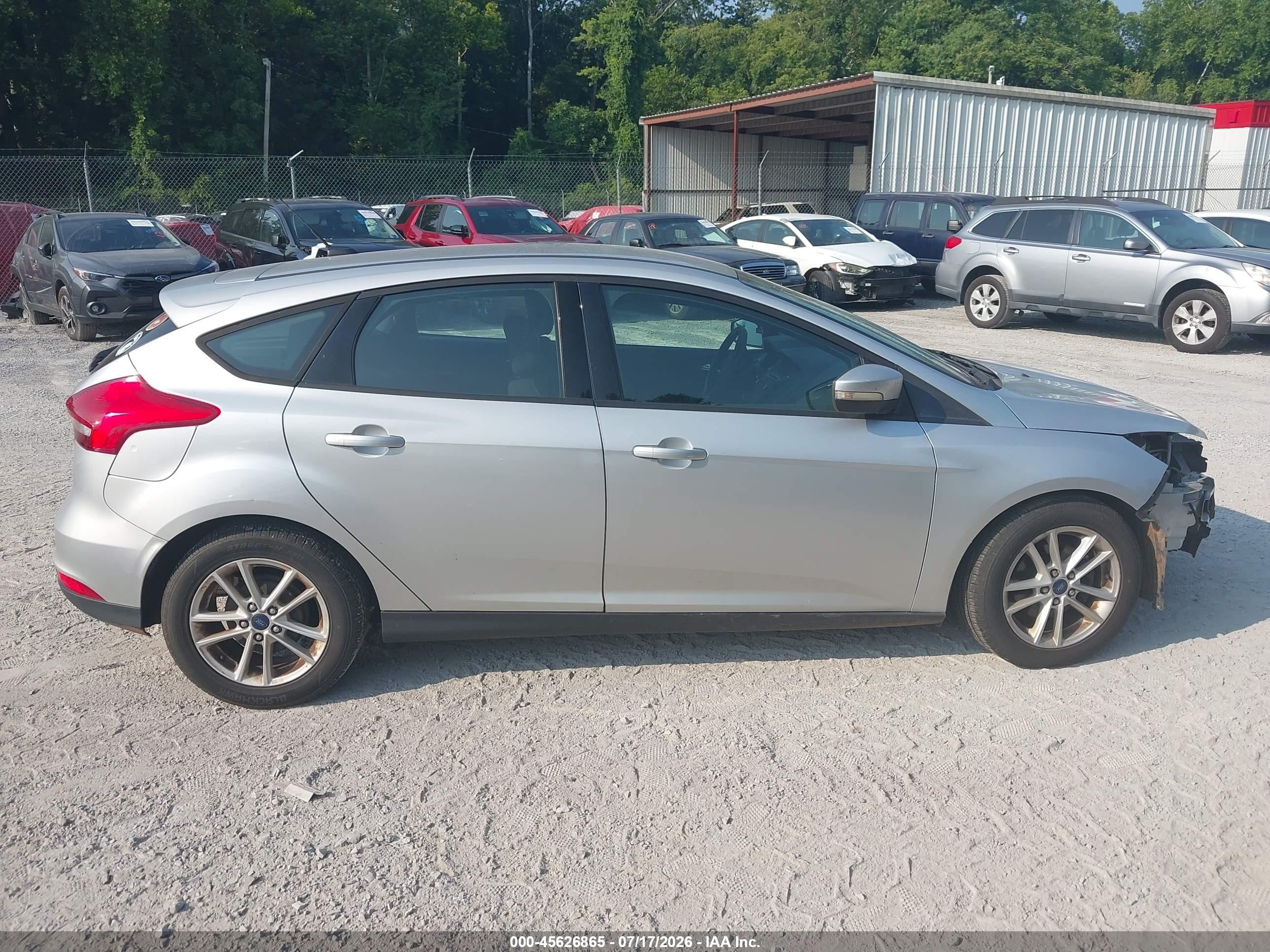 2015 Ford Focus Se Silver vin: 1FADP3K21FL223447