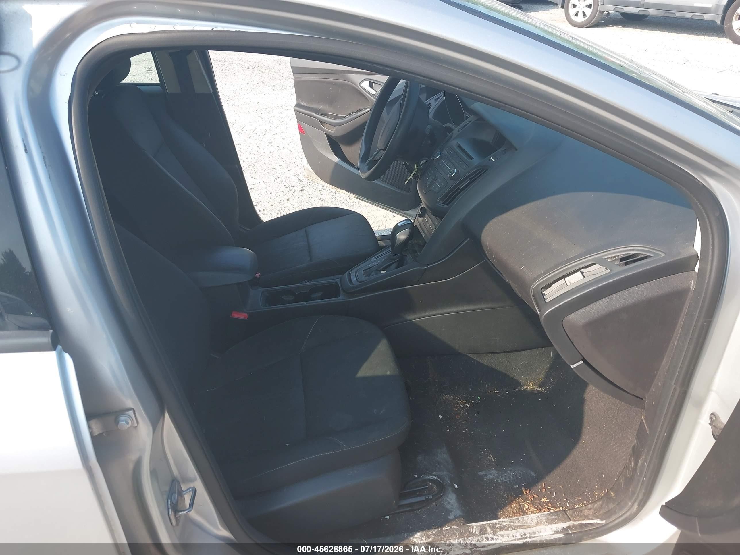 2015 Ford Focus Se Silver vin: 1FADP3K21FL223447