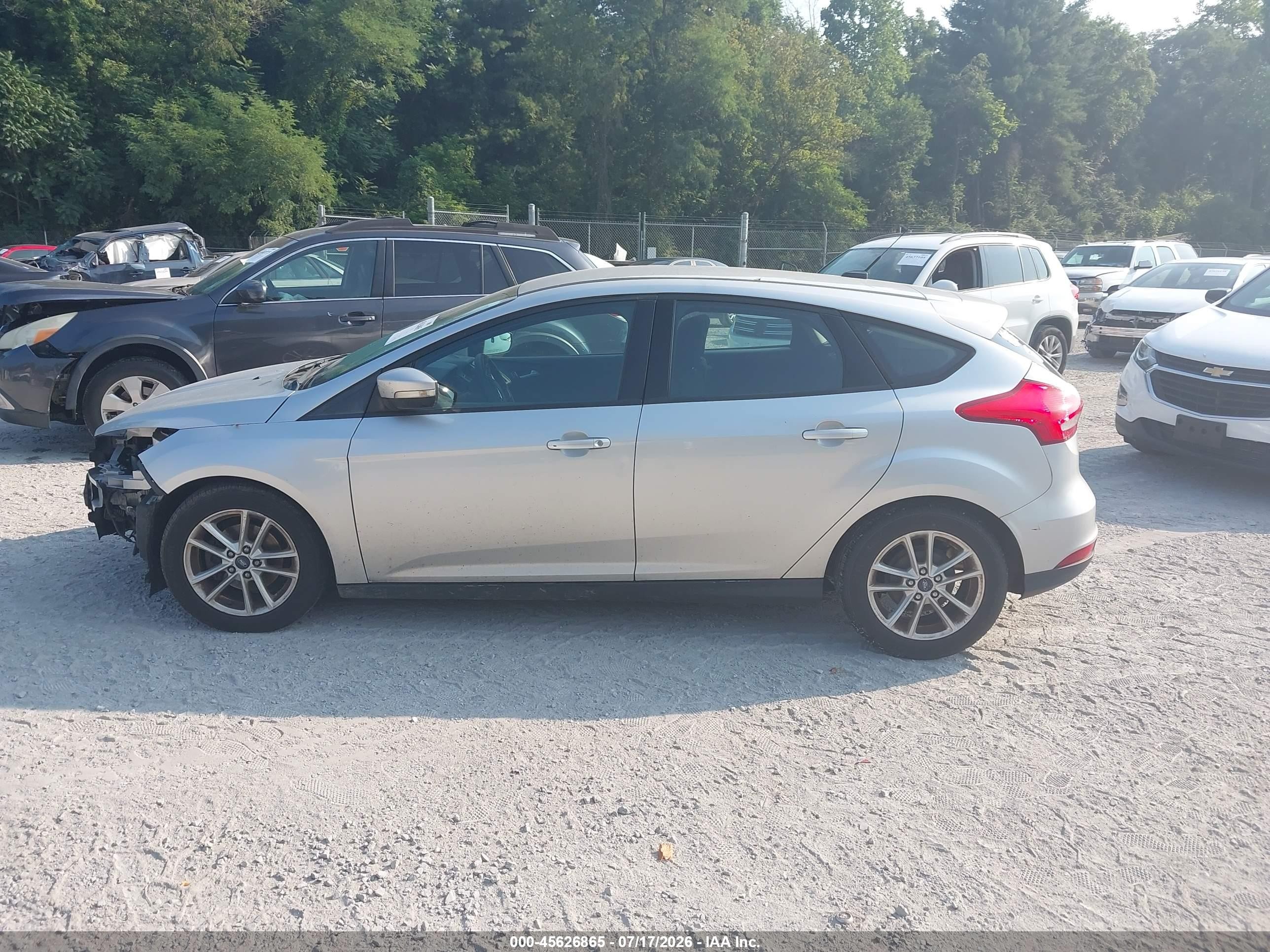 2015 Ford Focus Se Silver vin: 1FADP3K21FL223447