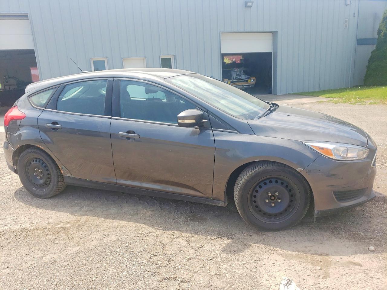2015 Ford Focus Se Угольный vin: 1FADP3K21FL225151